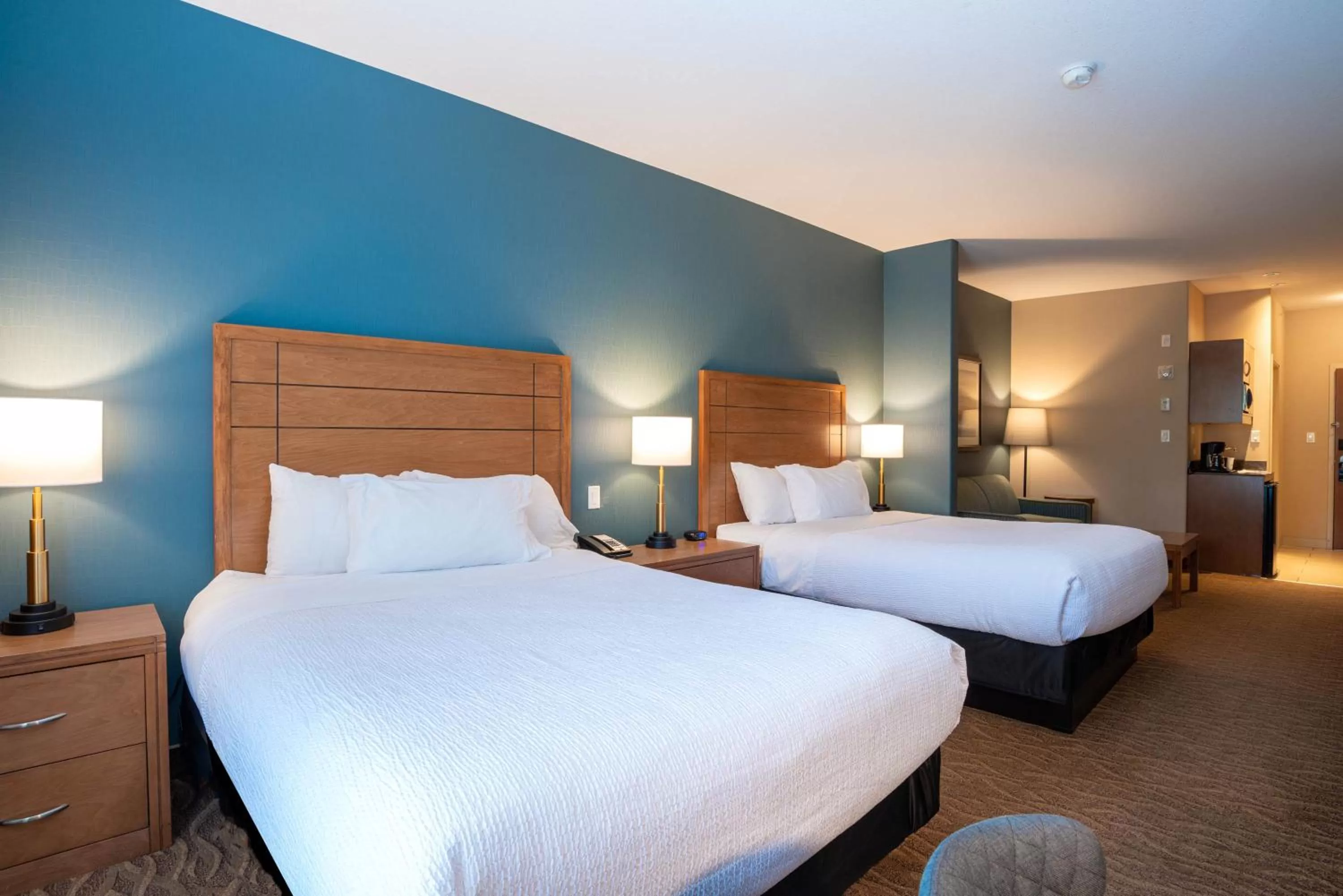 Standard Room, 2 Queen Beds, Sofa Bed in Sandman Hotel and Suites Squamish