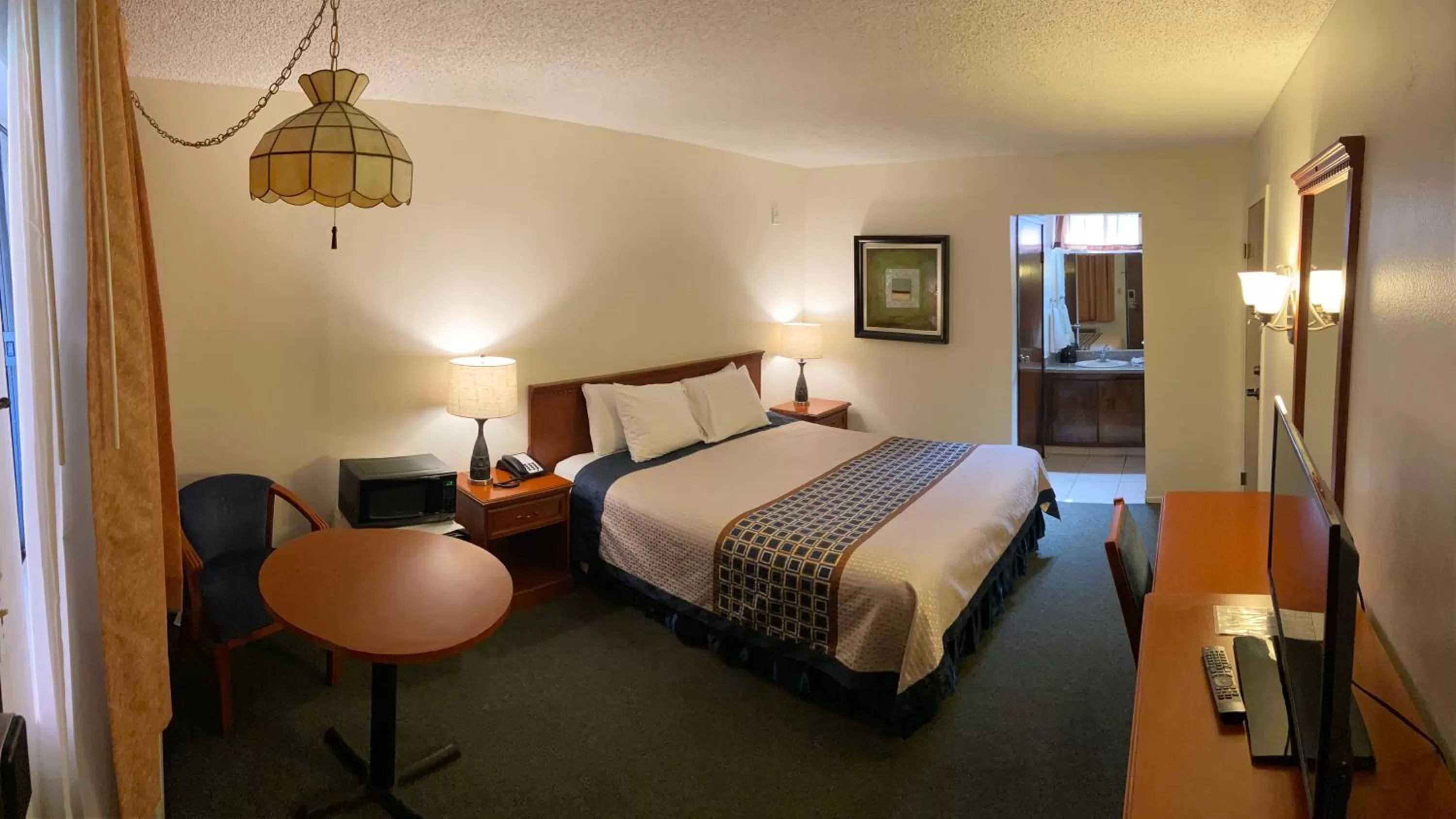King Room - Non-Smoking in Vantage Point Inn - Woodland Hills