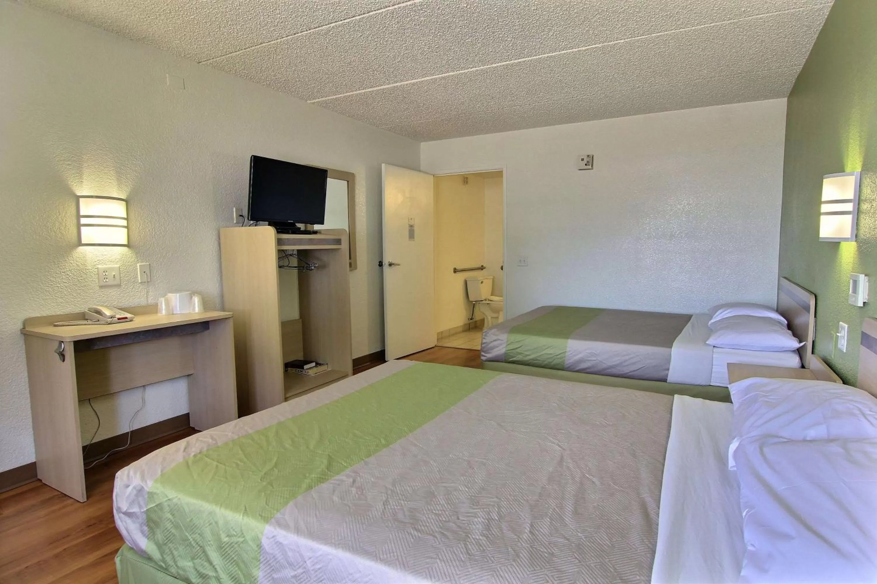 Deluxe Queen Room with Two Queen Beds - single occupancy in Motel 6 Austin, TX - Central Downtown UT