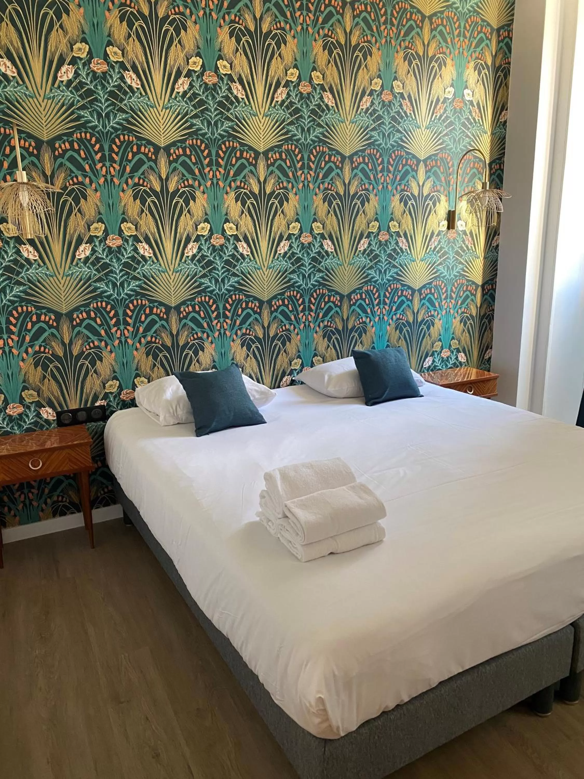 Connecting Double Rooms in Grand Hotel De La Poste - Lyon Sud - Vienne