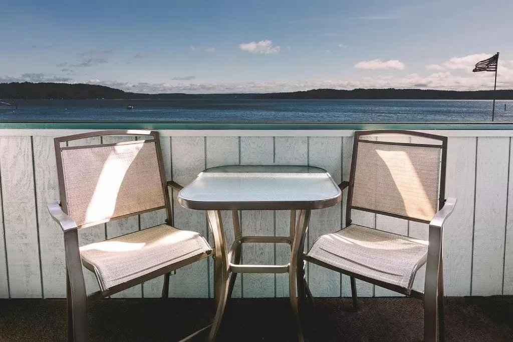 King Suite with Balcony in The Waterfront at Potlatch