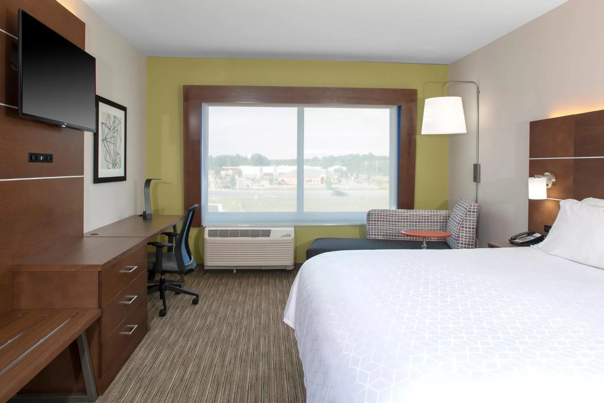 Deluxe King Room - Hearing Accessible  in Holiday Inn Express & Suites - King George - Dahlgren by IHG