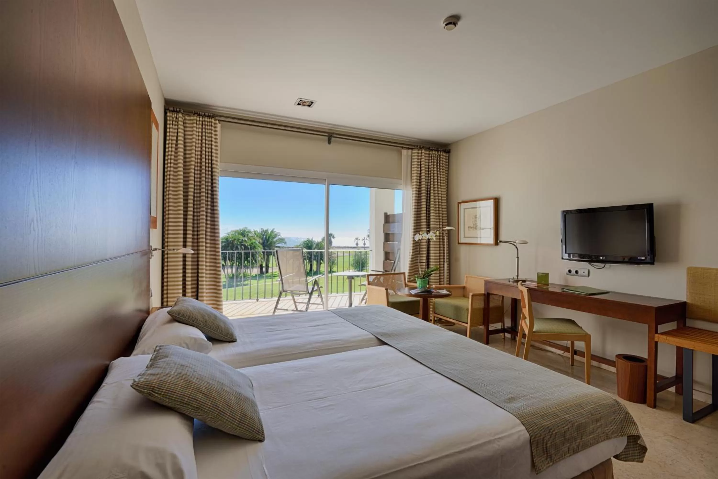 Standard Double Room (2 Adults +1 Child) in Parador de Málaga Golf