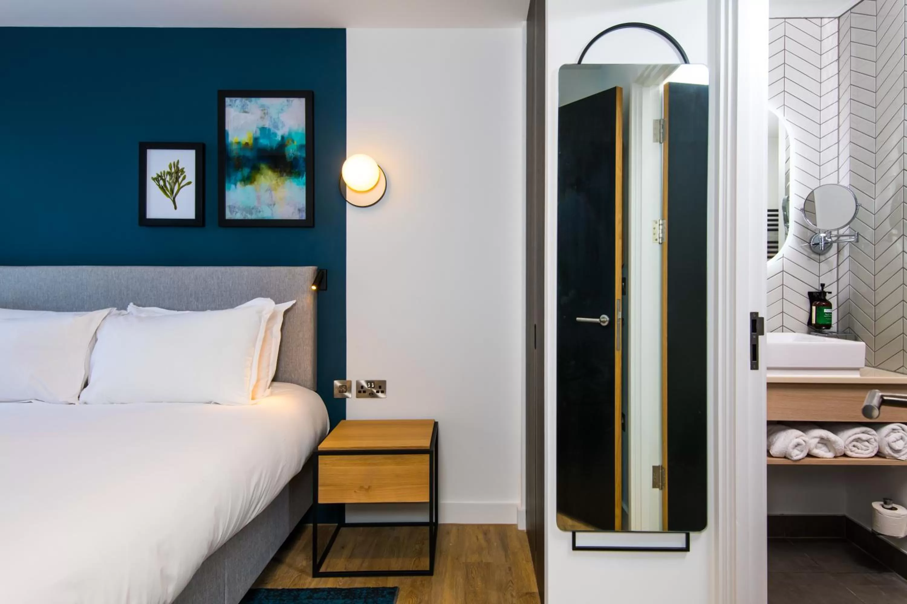 One-Bedroom King Suite in Staybridge Suites - Cardiff by IHG