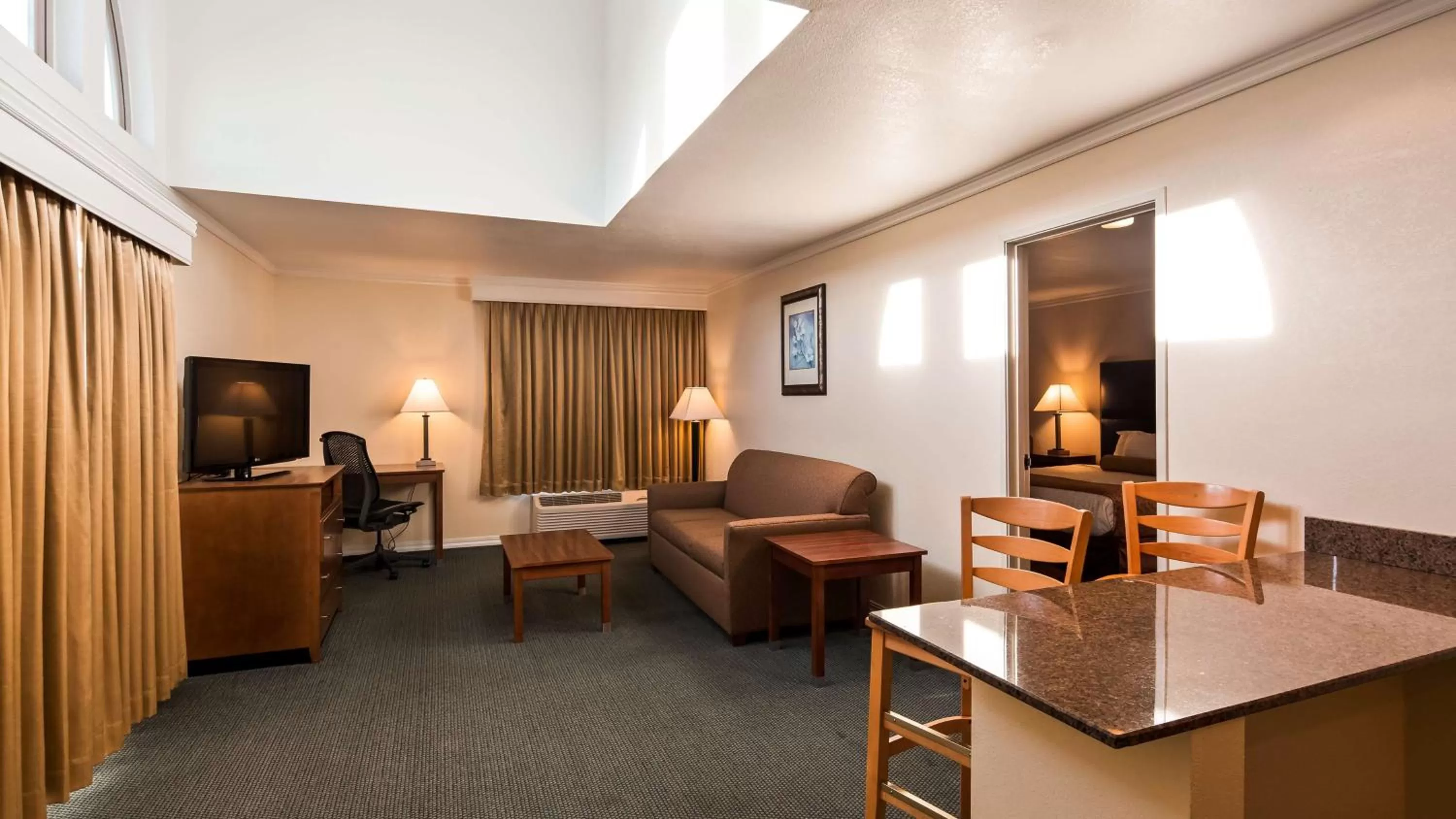 King Suite with Sofa - Non-Smoking in Best Western Plus Northwoods Inn