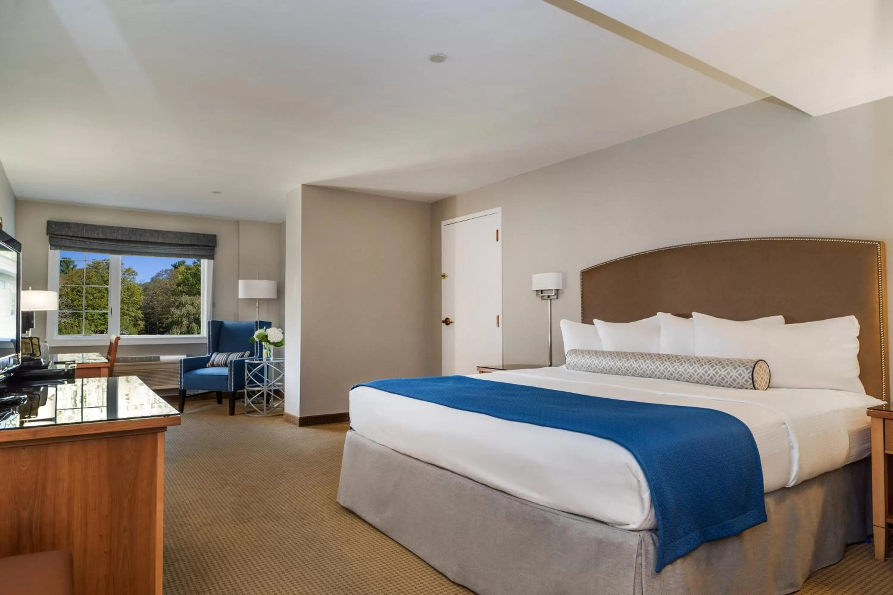 Standard King Room - Disability Access in Water's Edge Resort & Spa