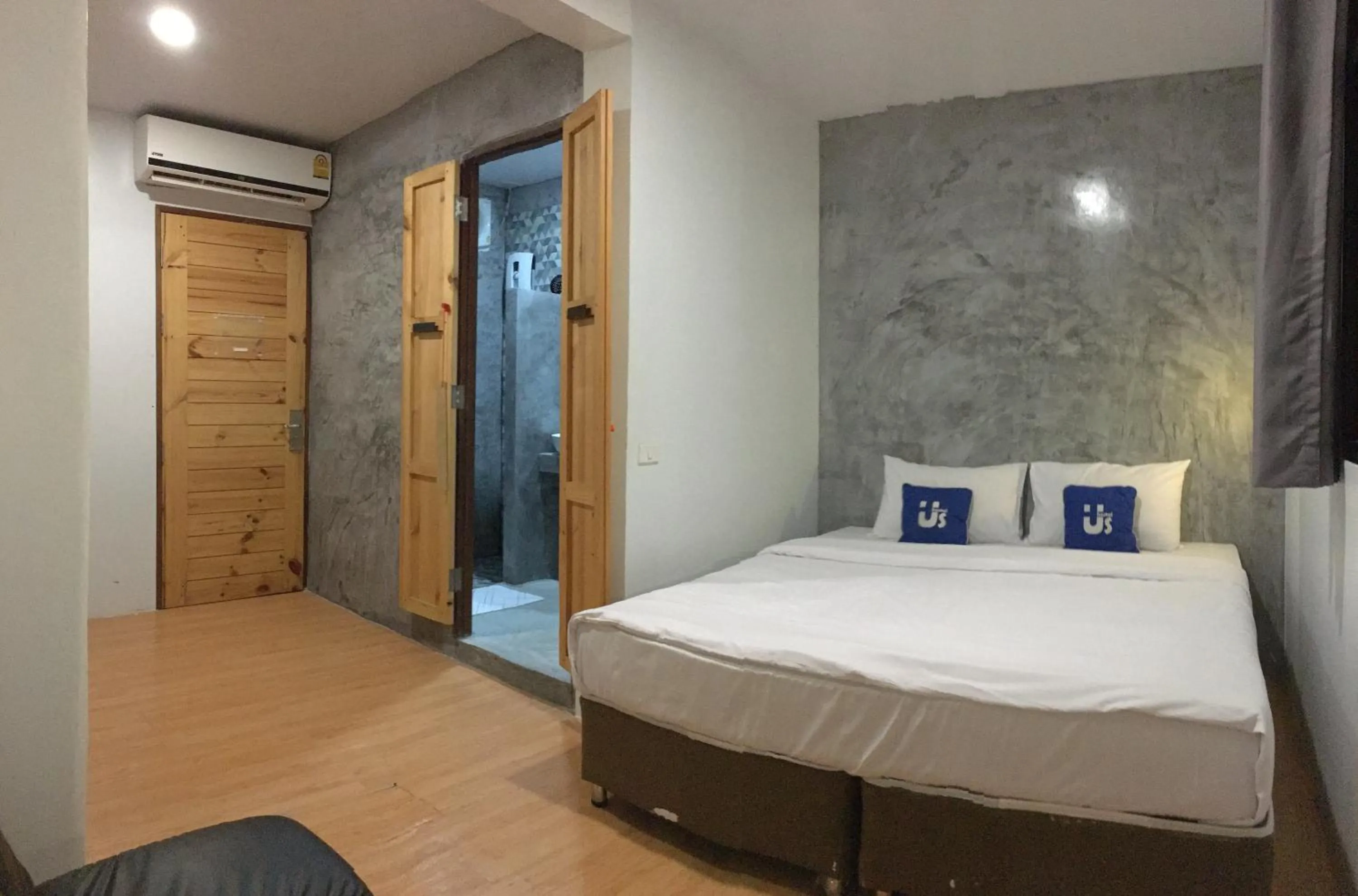 Deluxe Double Room with Private Bathroom in Us Hostel Samui