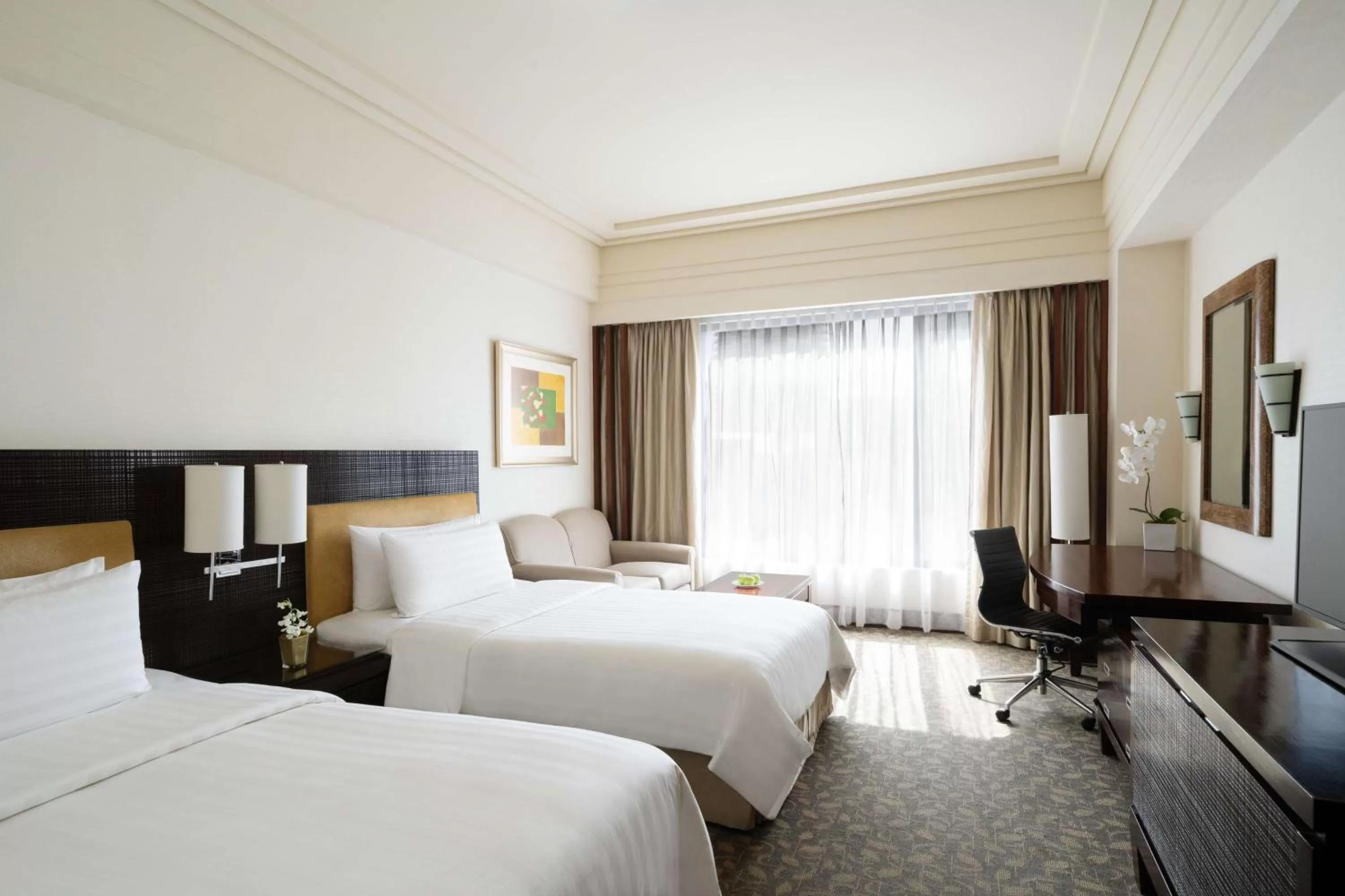 Garden Wing Deluxe Twin in Edsa Shangri-La, Manila