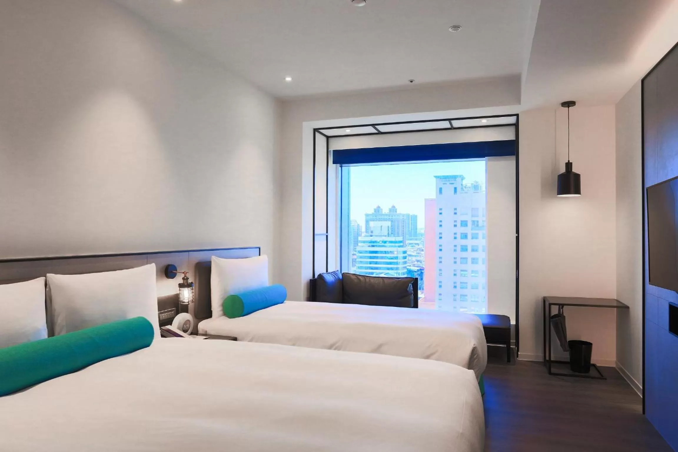 Triple Room with City View in Caesar Metro Taipei