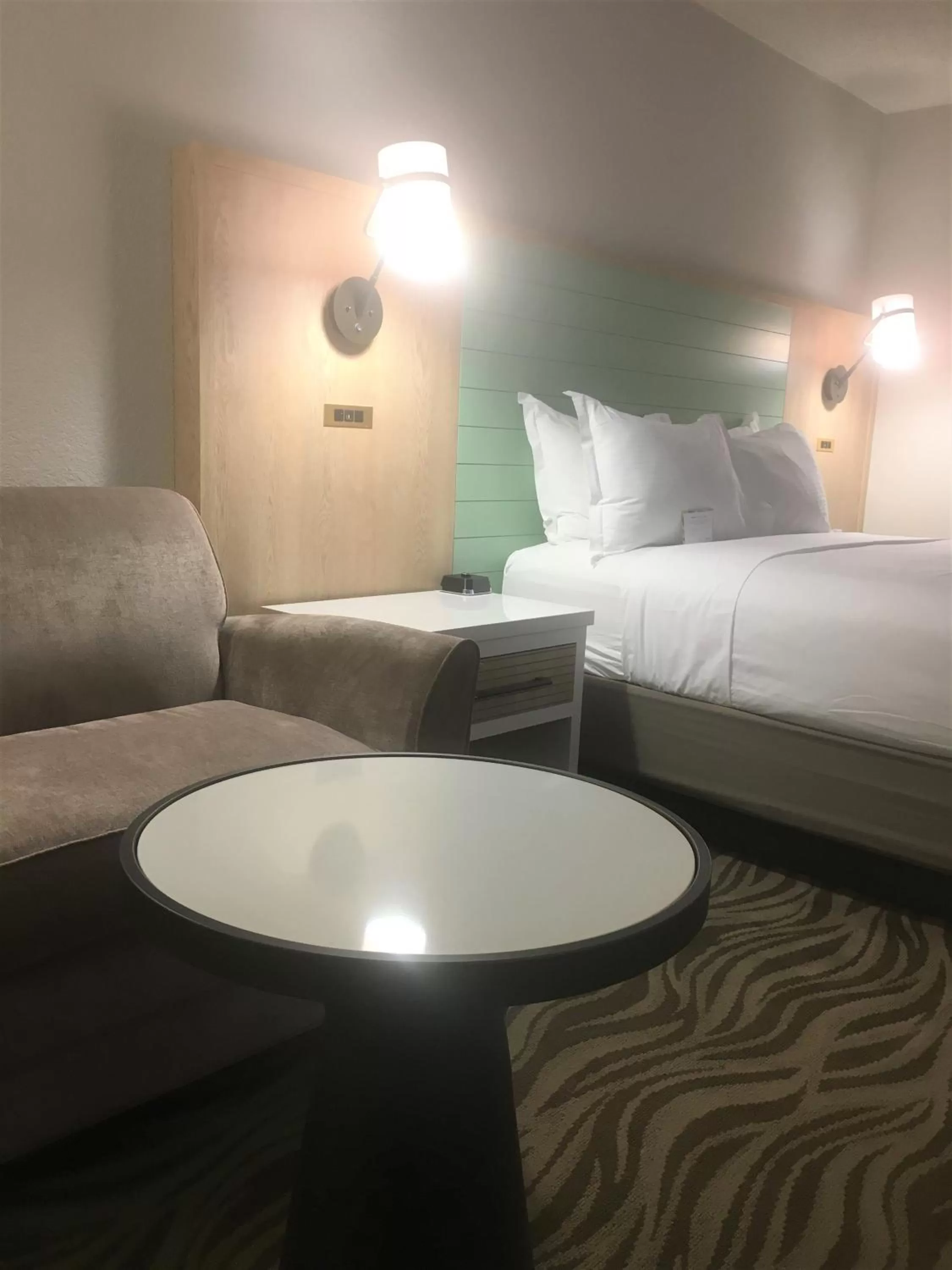Queen Room - Mobility Access/Non-Smoking in Wyndham Garden Lake Buena Vista – Disney Springs® Area
