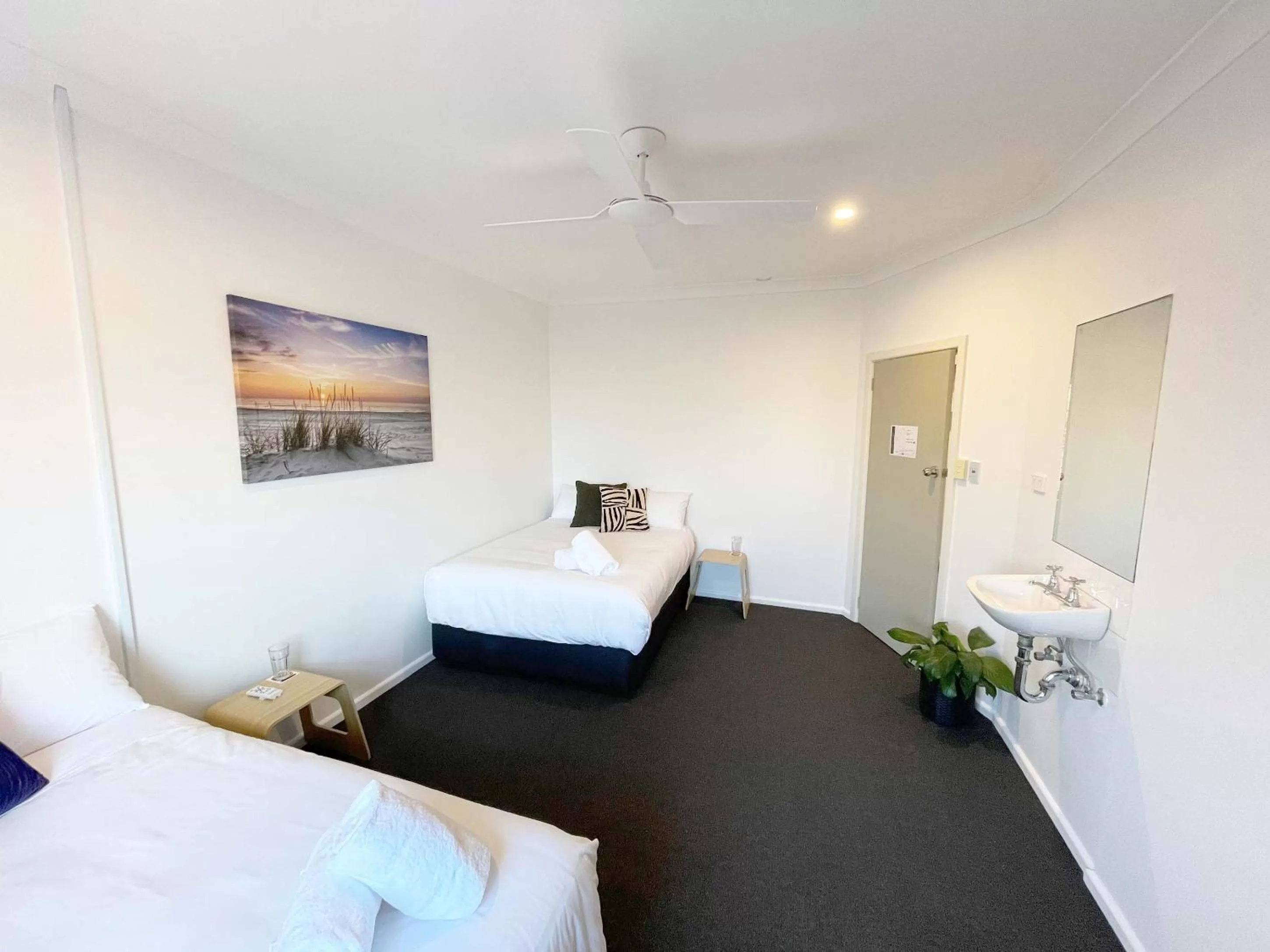 Twin Room with Two Double Beds and Shared Bathroom in Plantation Hotel Coffs Harbour