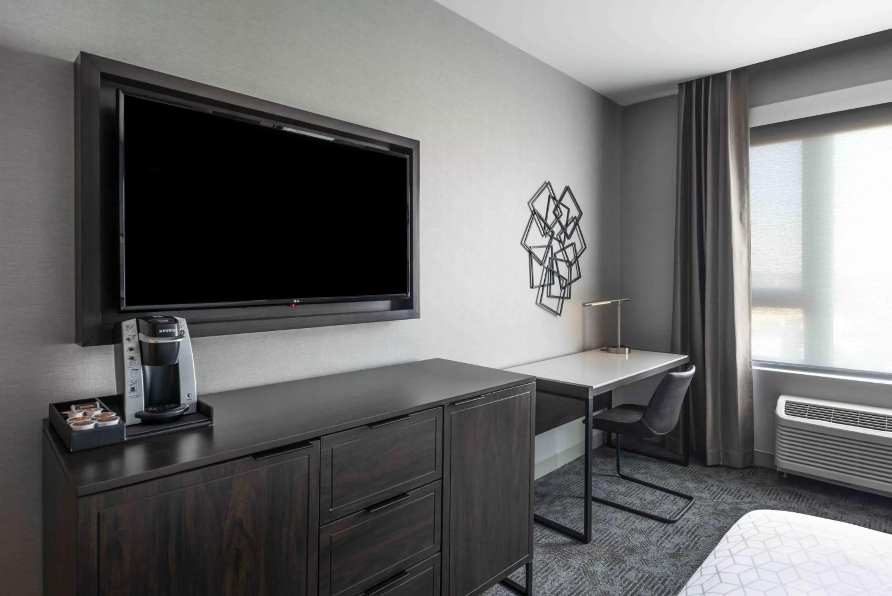 Standard King Room in Holiday Inn Express - Boston Logan Airport - Revere by IHG