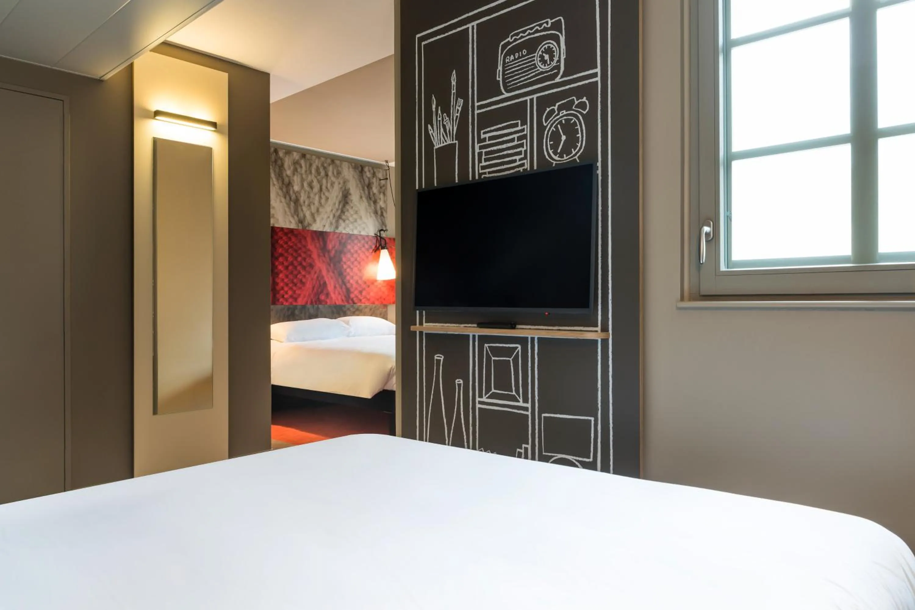 Comfort Room with One Double Bed and Balcony in ibis Saint Germain en Laye Centre