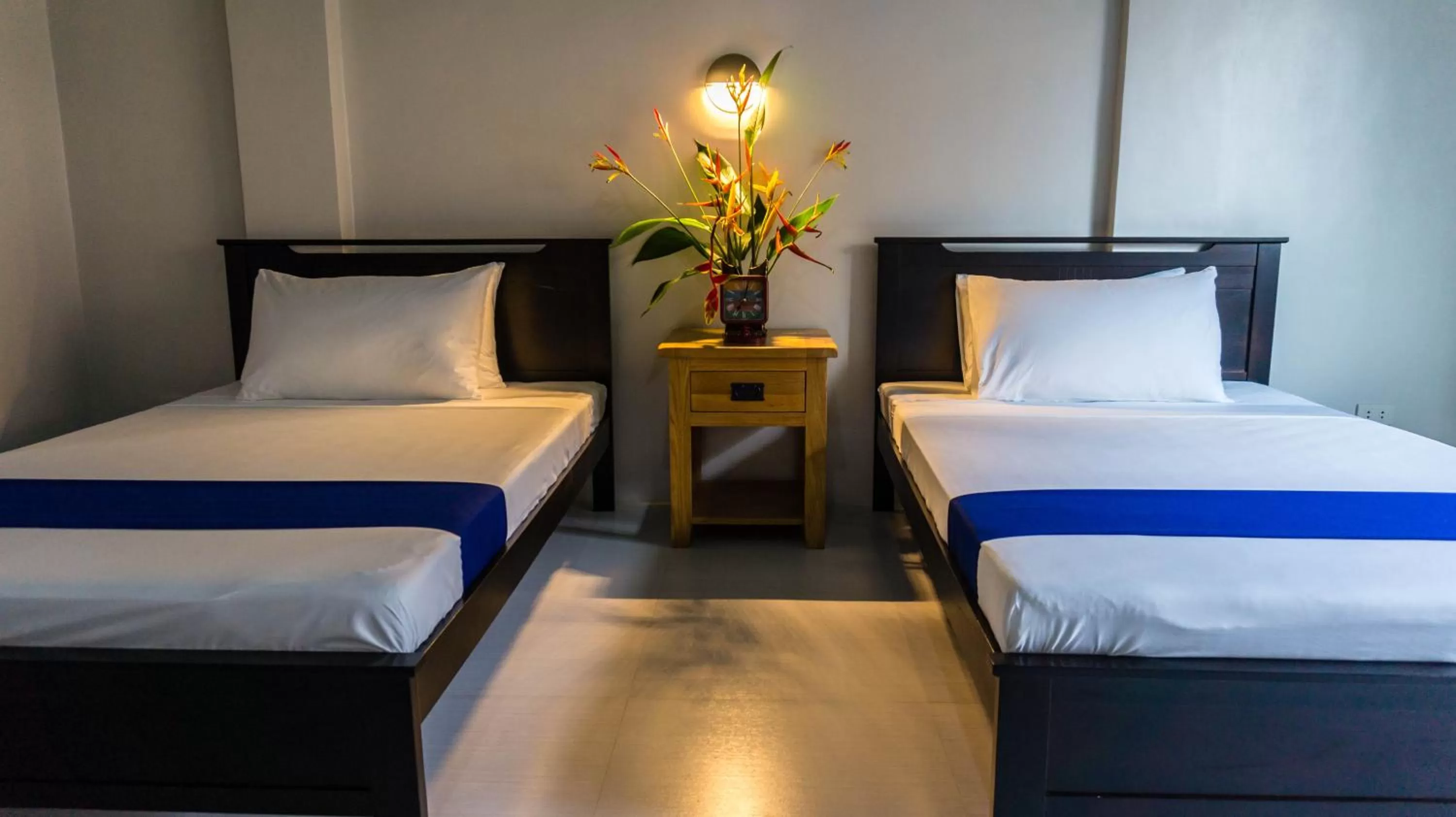 Standard Twin Room in South Anchorage Inn