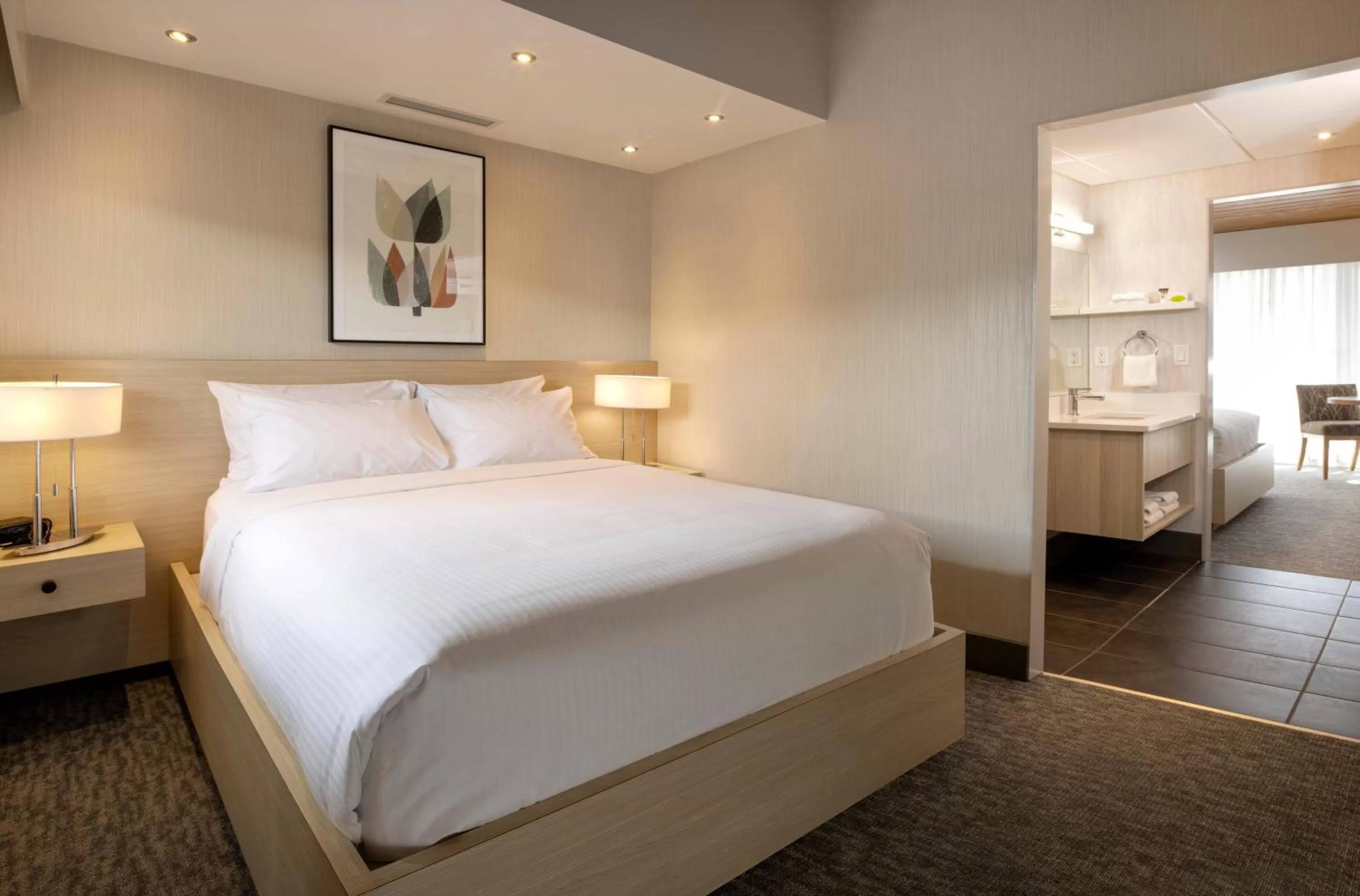 Premium Queen Room with Two Queen Beds in Banff Aspen Lodge