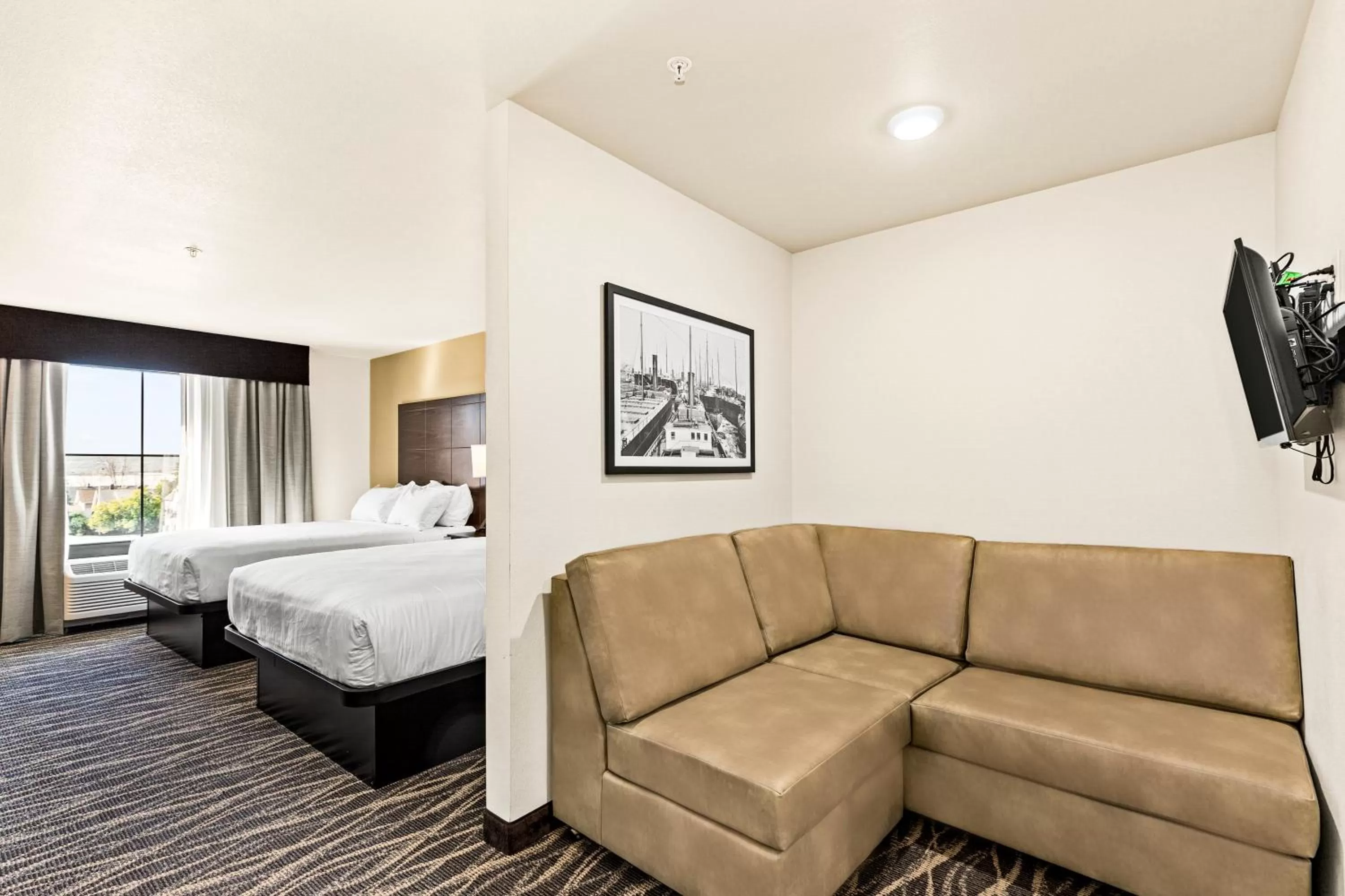 Queen Studio in Cobblestone Hotel & Suites - Superior Duluth