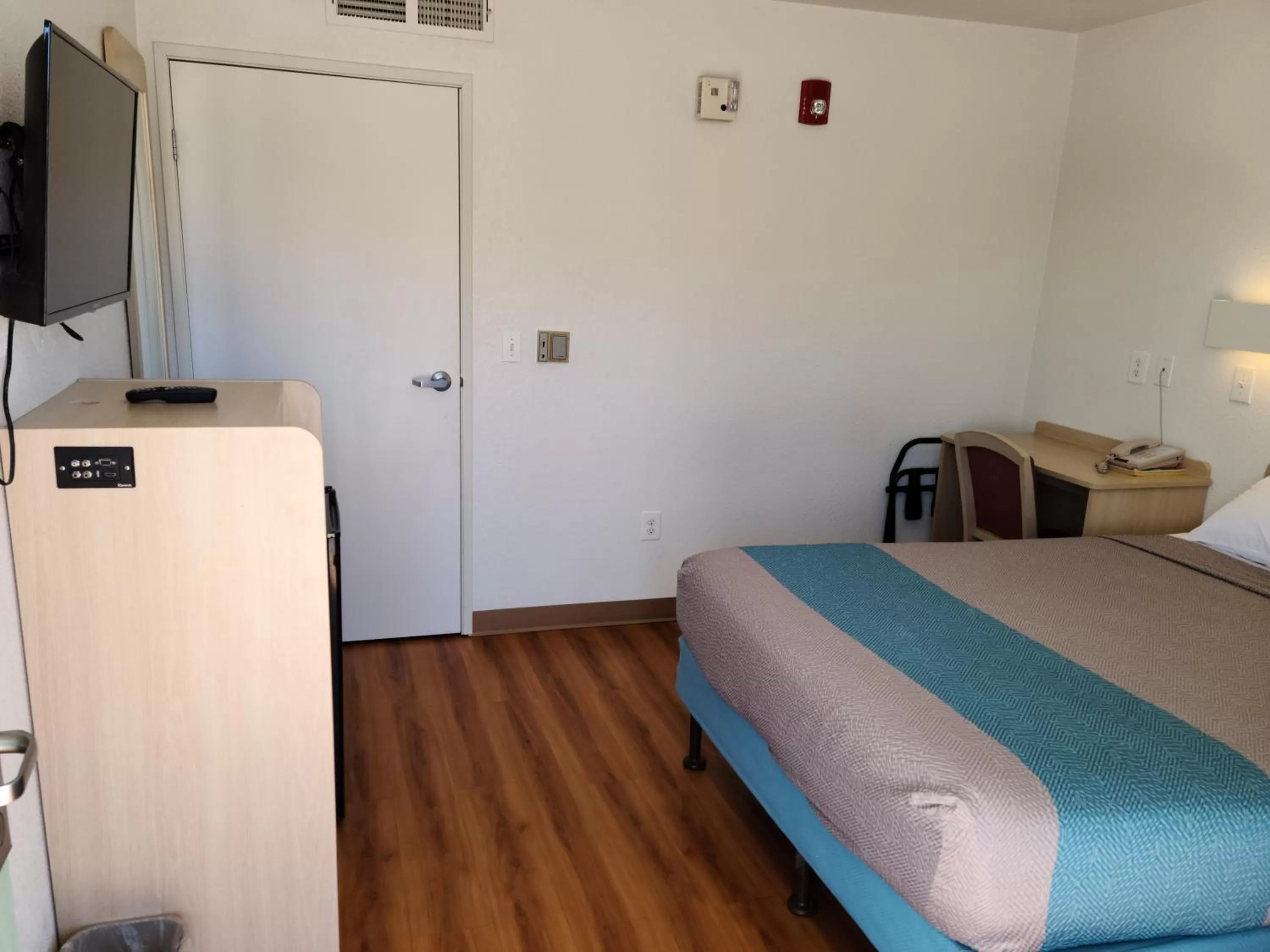 Standard Queen Room in Motel 9 Las Cruces