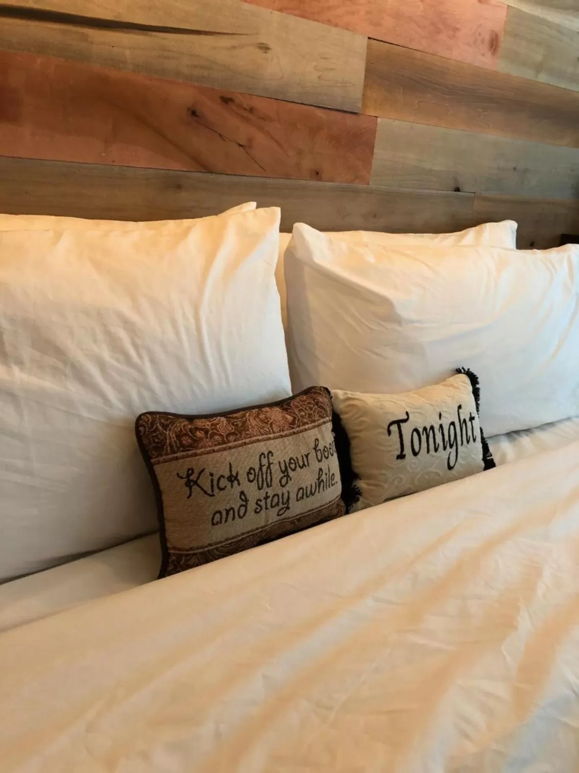 King Suite in Cedar Stables Inn & Suites