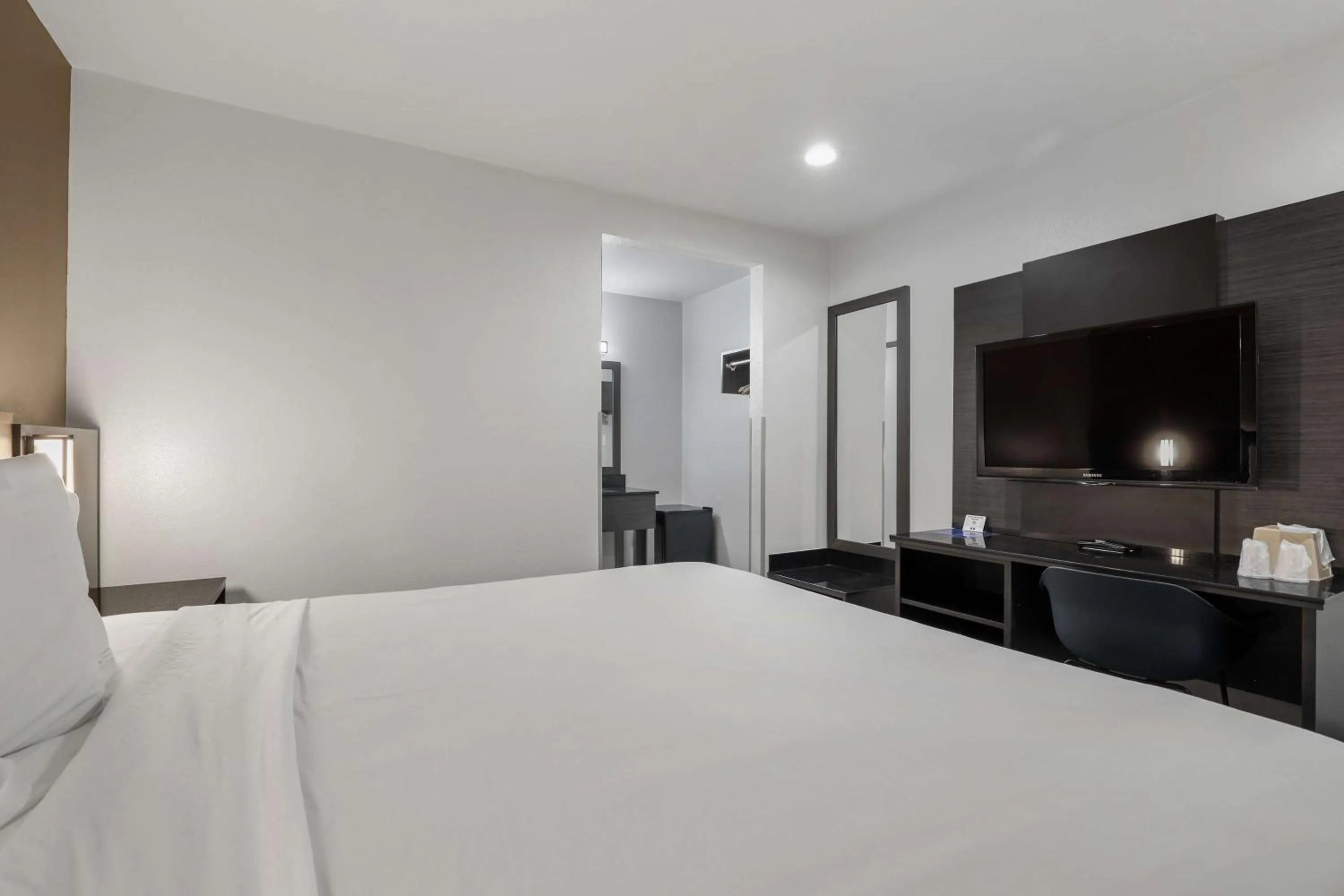 King Room - single occupancy - Non-Smoking in Motel 6-Escondido, CA