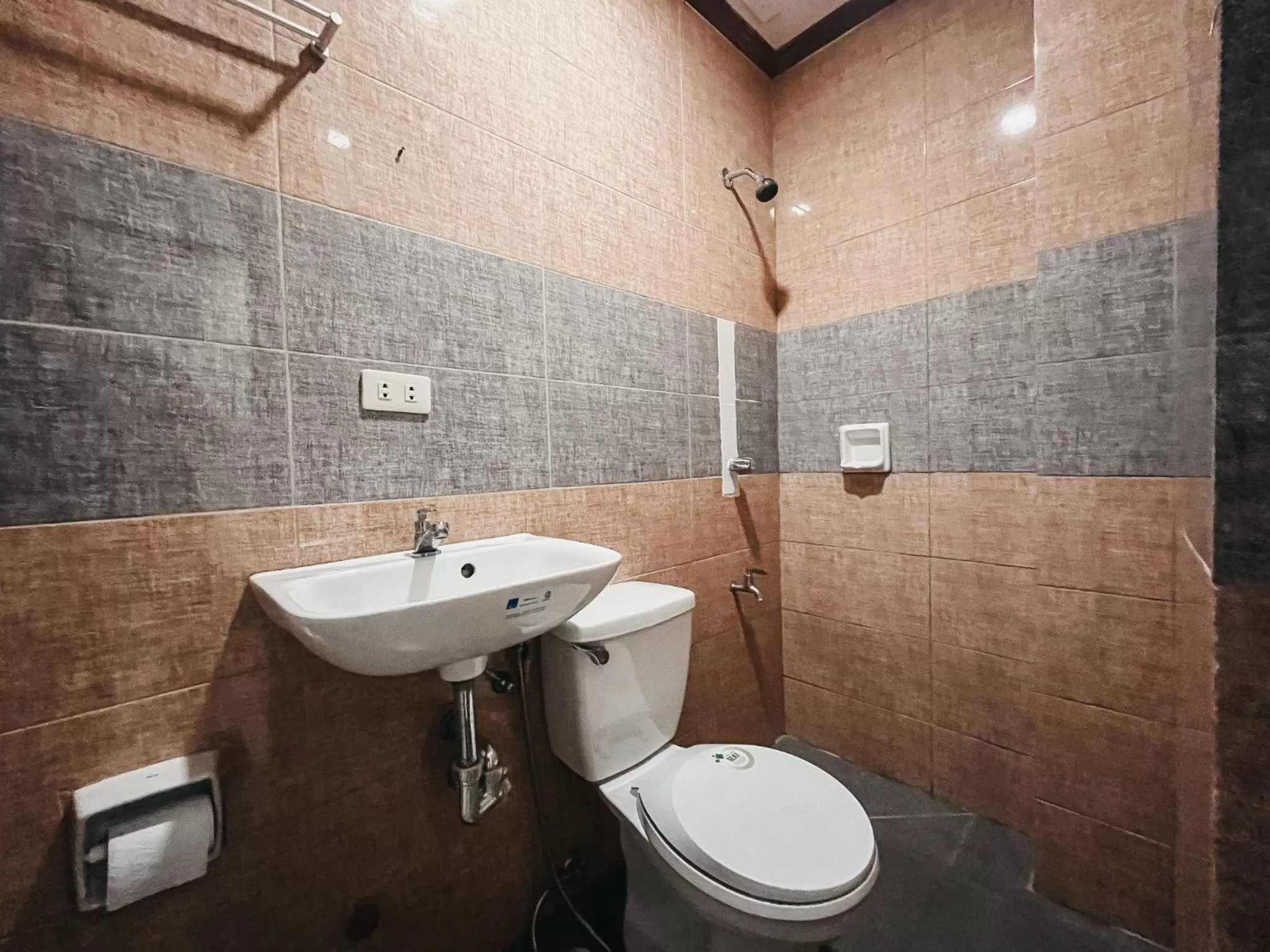 Budget Single Room in La Choeben Suites