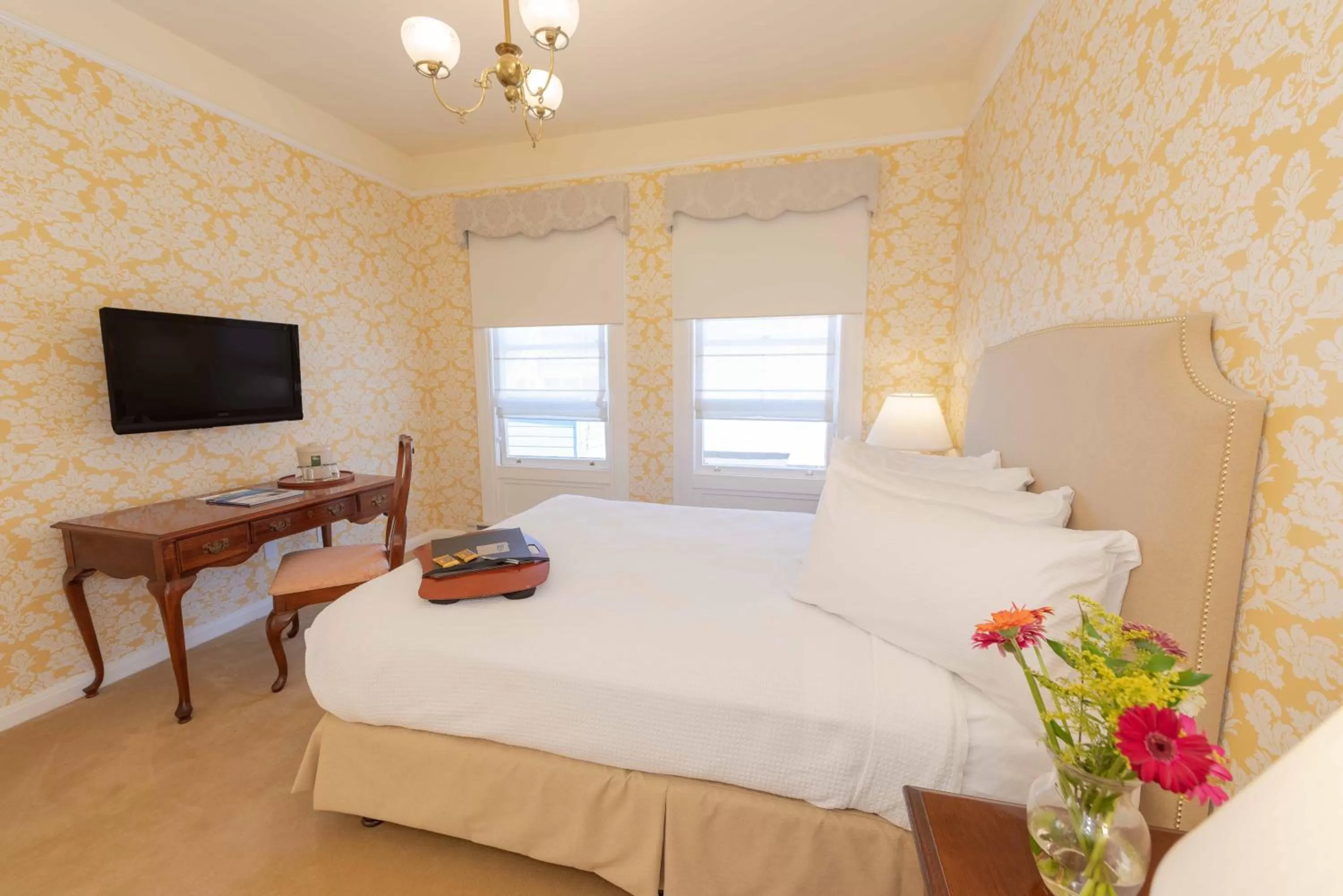 Superior Queen Room in Stanyan Park Hotel