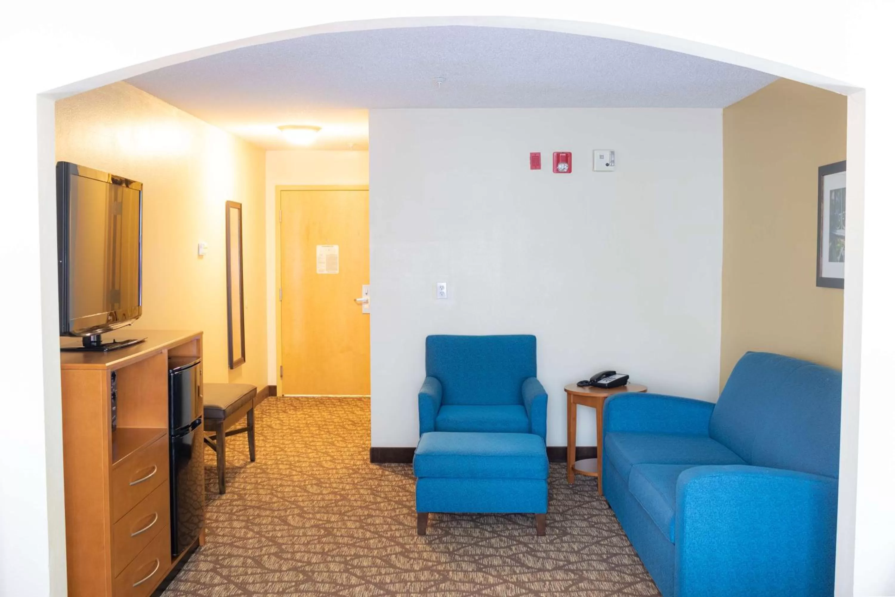 One-Bedroom King Suite with Sofa Bed - Non-Smoking in Best Western Plus Richmond Hill Inn