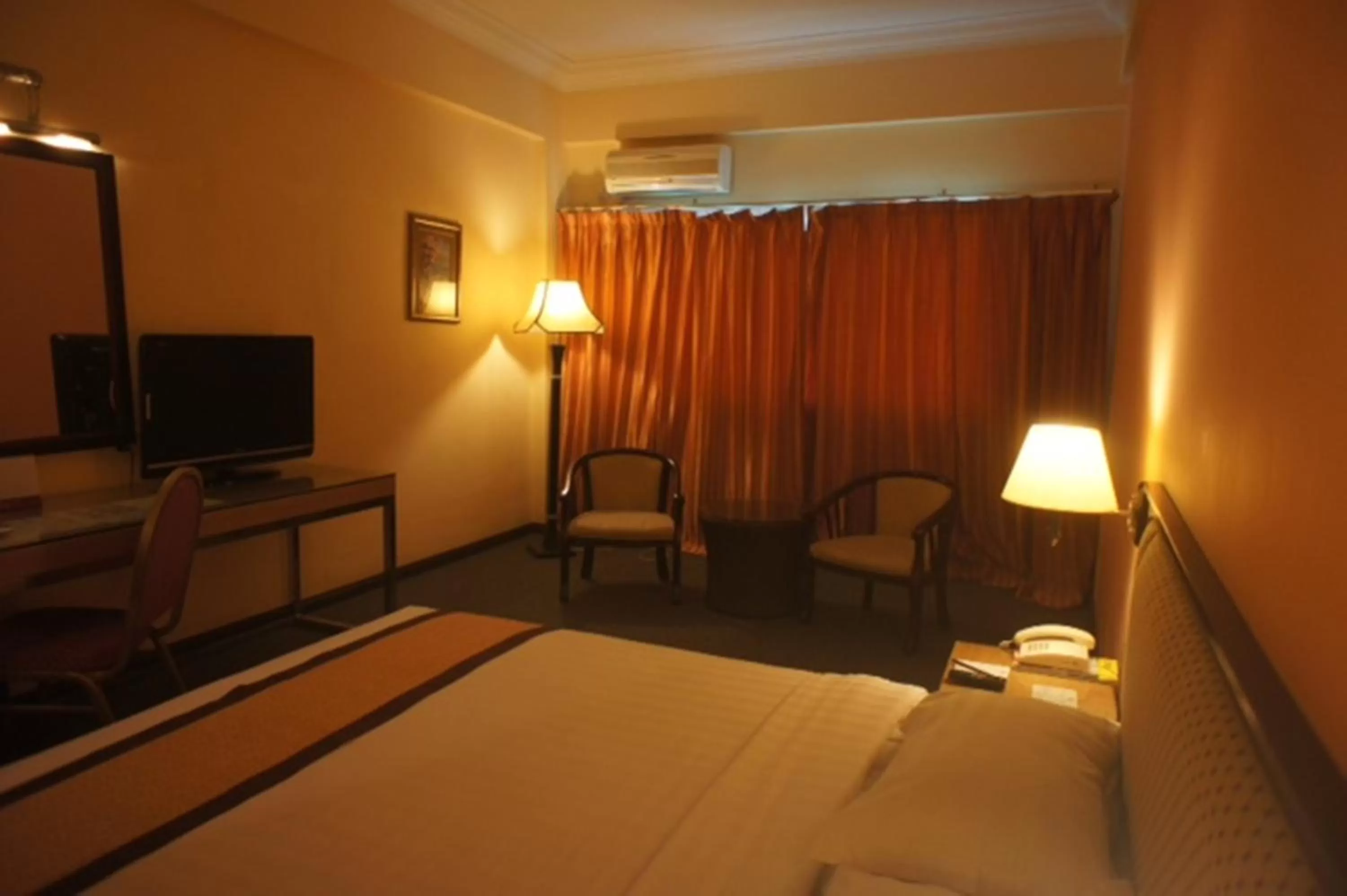 Deluxe King Room in Tyng Garden Hotel