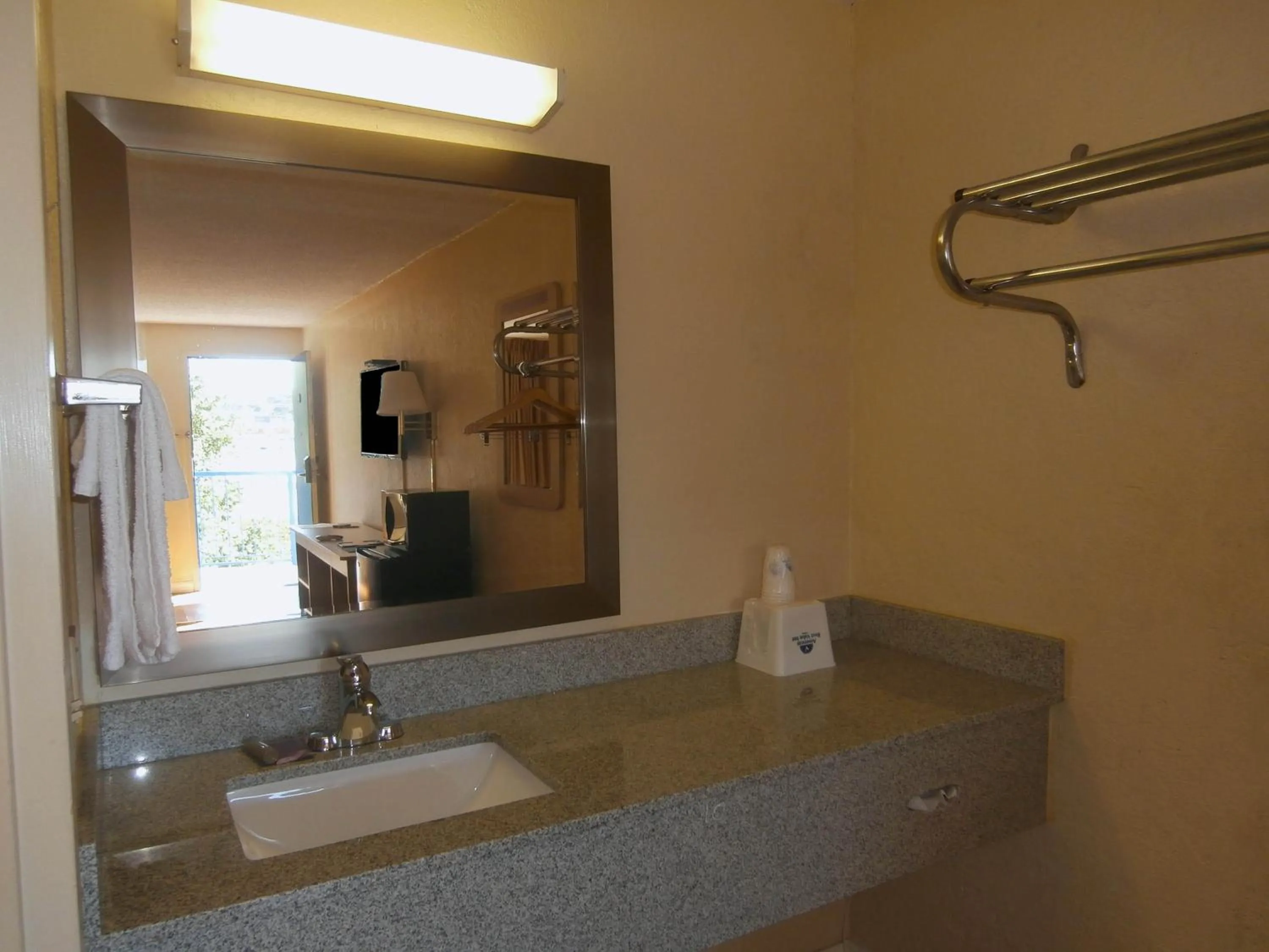 King Room - Disability Access - Non-Smoking in Americas Best Value Inn Tucker