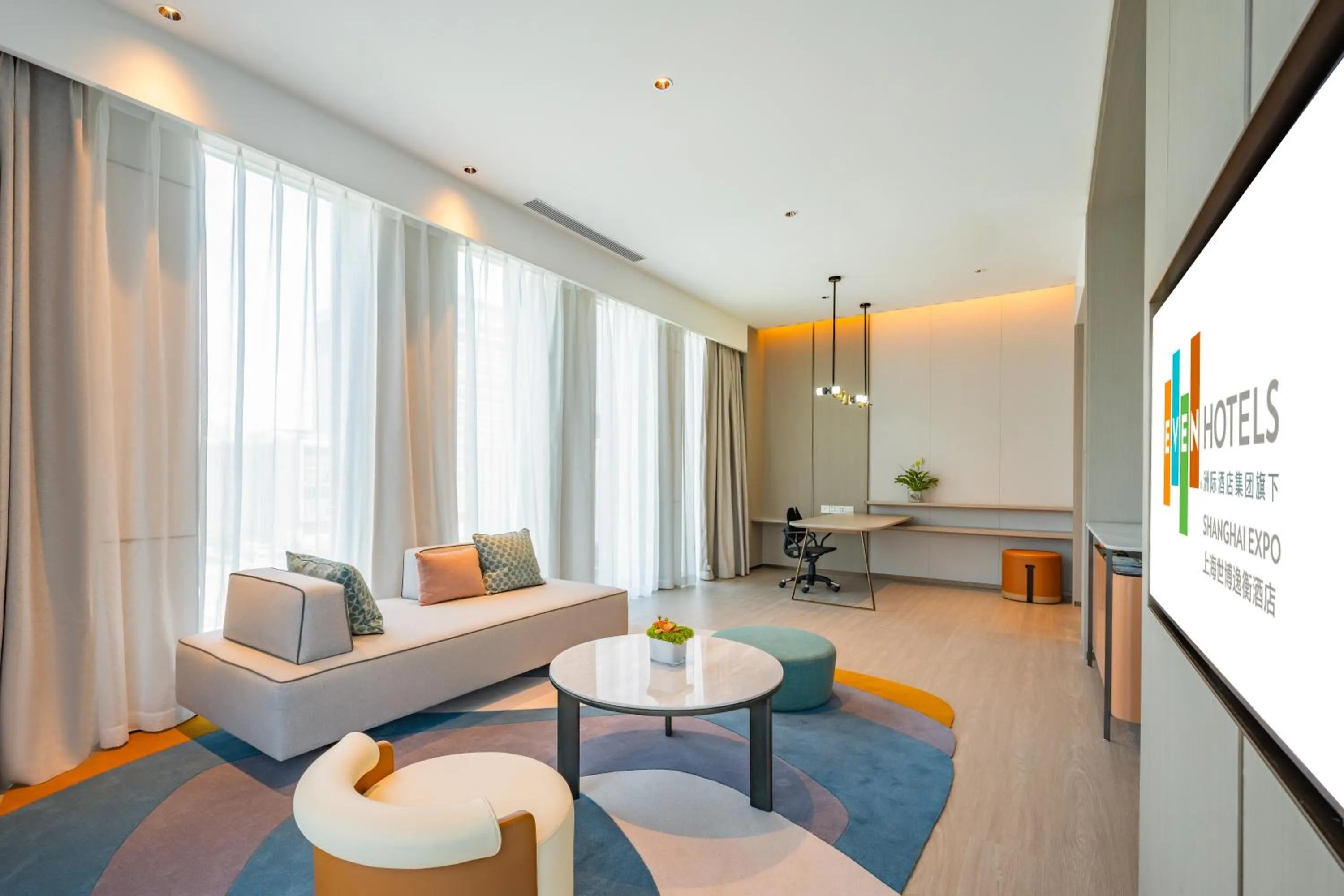 One-Bedroom King Suite in EVEN Hotels Shanghai Expo by IHG