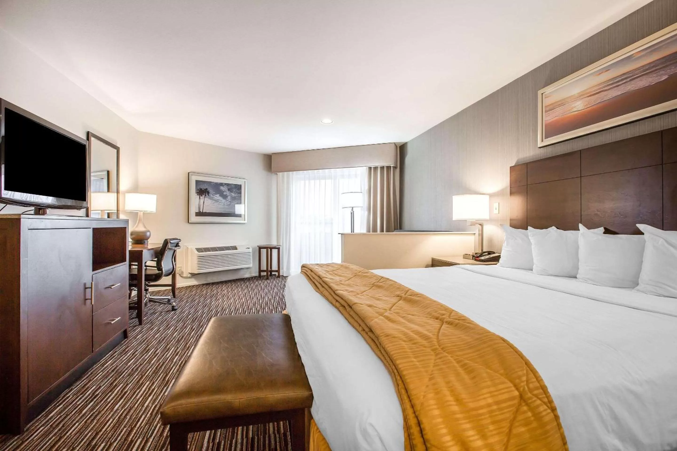 King Room - Non-Smoking in Quality Inn & Suites Hermosa Beach