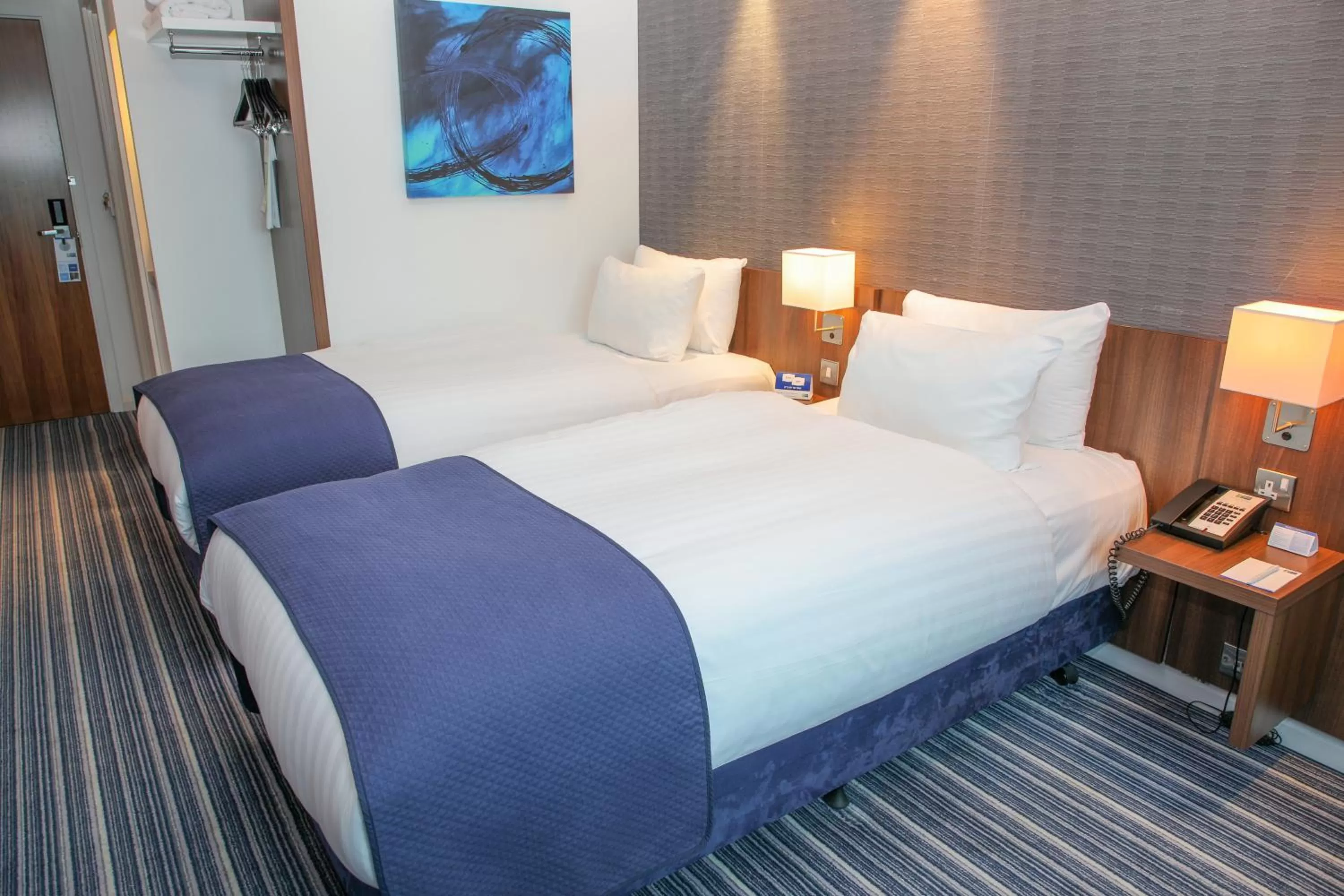 Standard Twin Room with Free Hot Breakfast in Holiday Inn Express London Heathrow T5 by IHG