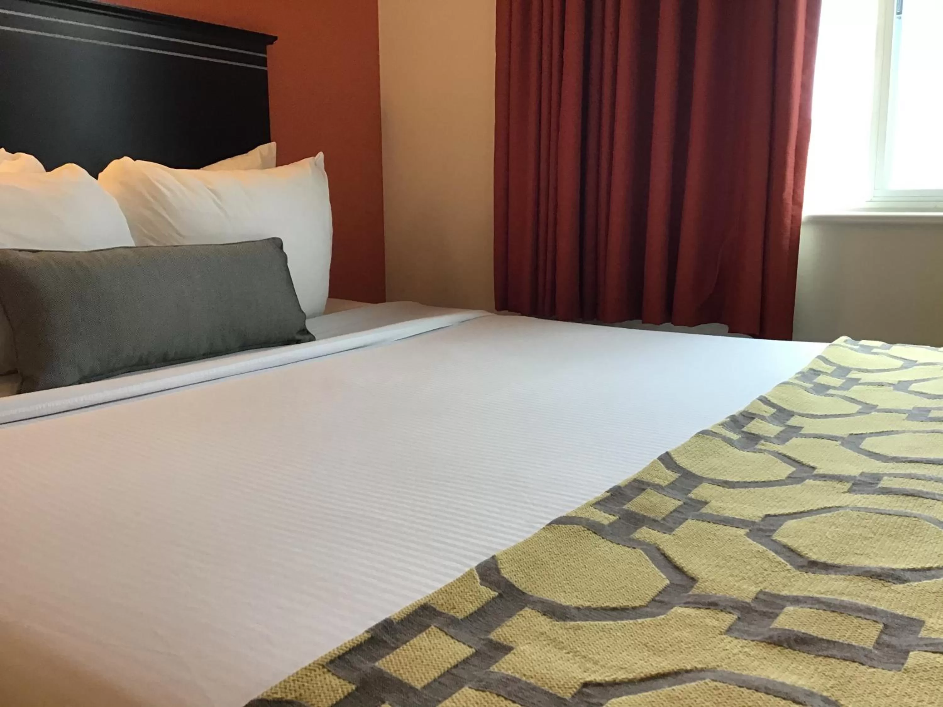 Deluxe Queen Room - Non-Smoking in Baymont by Wyndham Sheridan