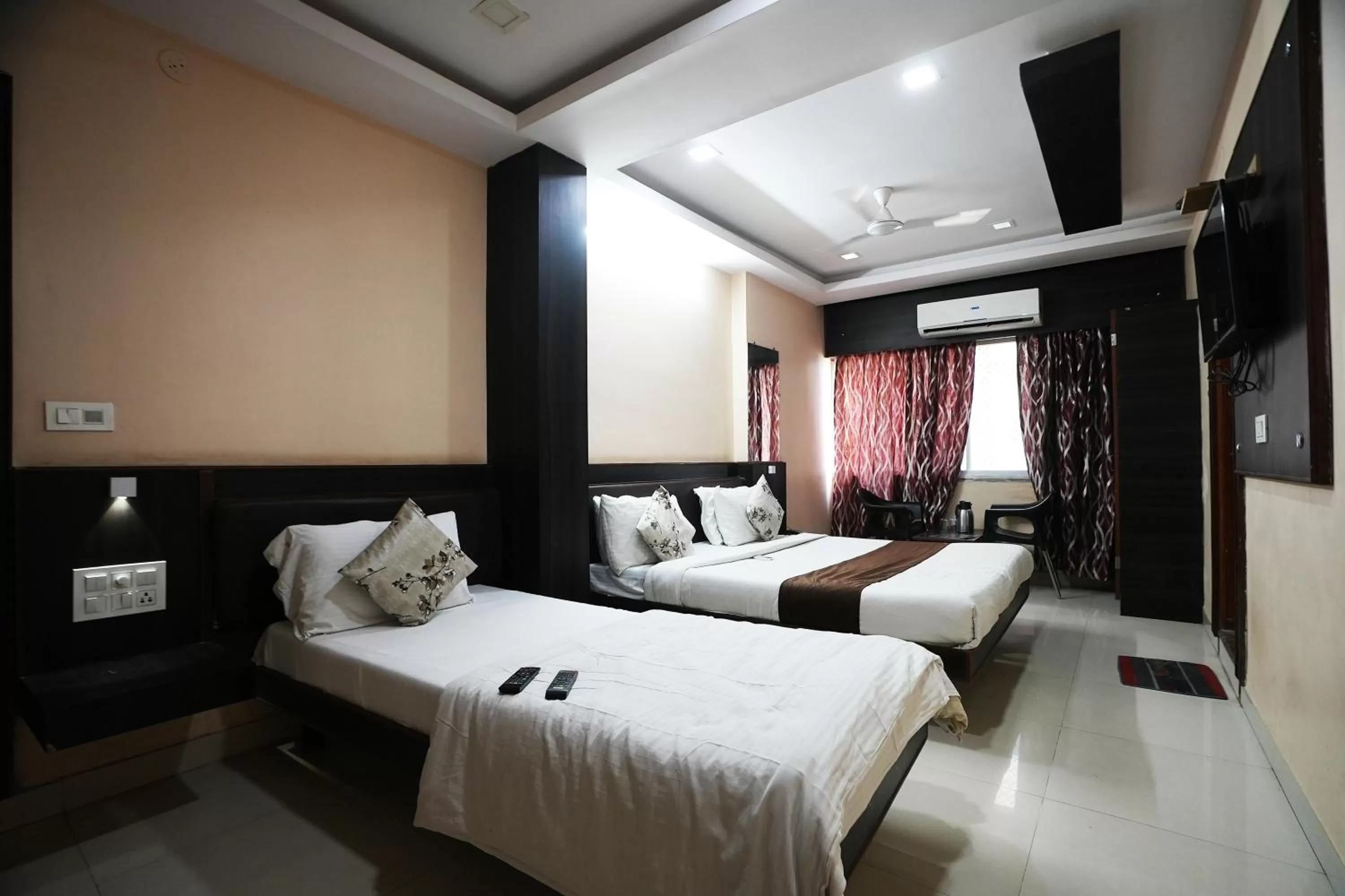 Triple Room with Bathroom in Hotel Madurai