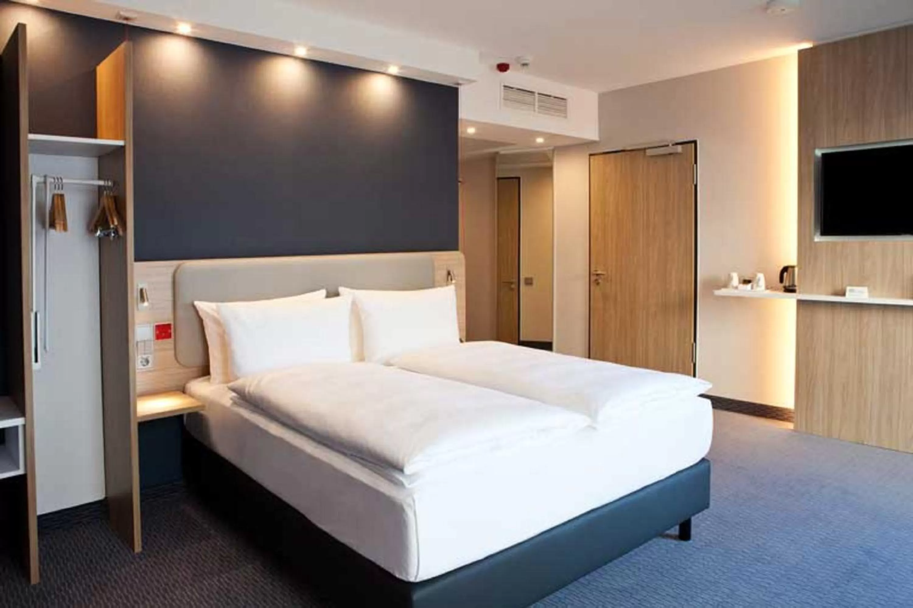 Standard Queen Room - Disability Access in Holiday Inn Express Fürth by IHG