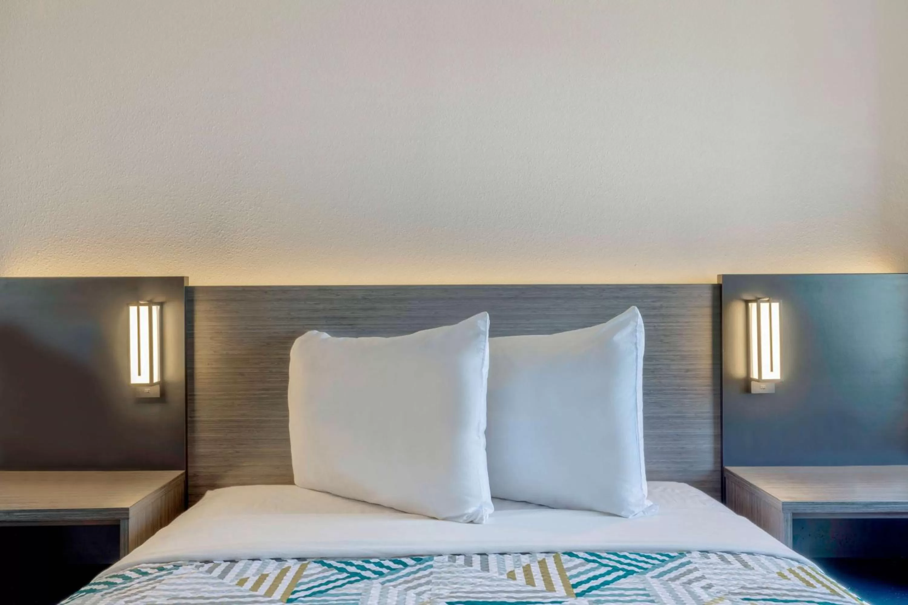 Deluxe Quadruple Room - single occupancy - Non-Smoking in Motel 6-Norman, OK