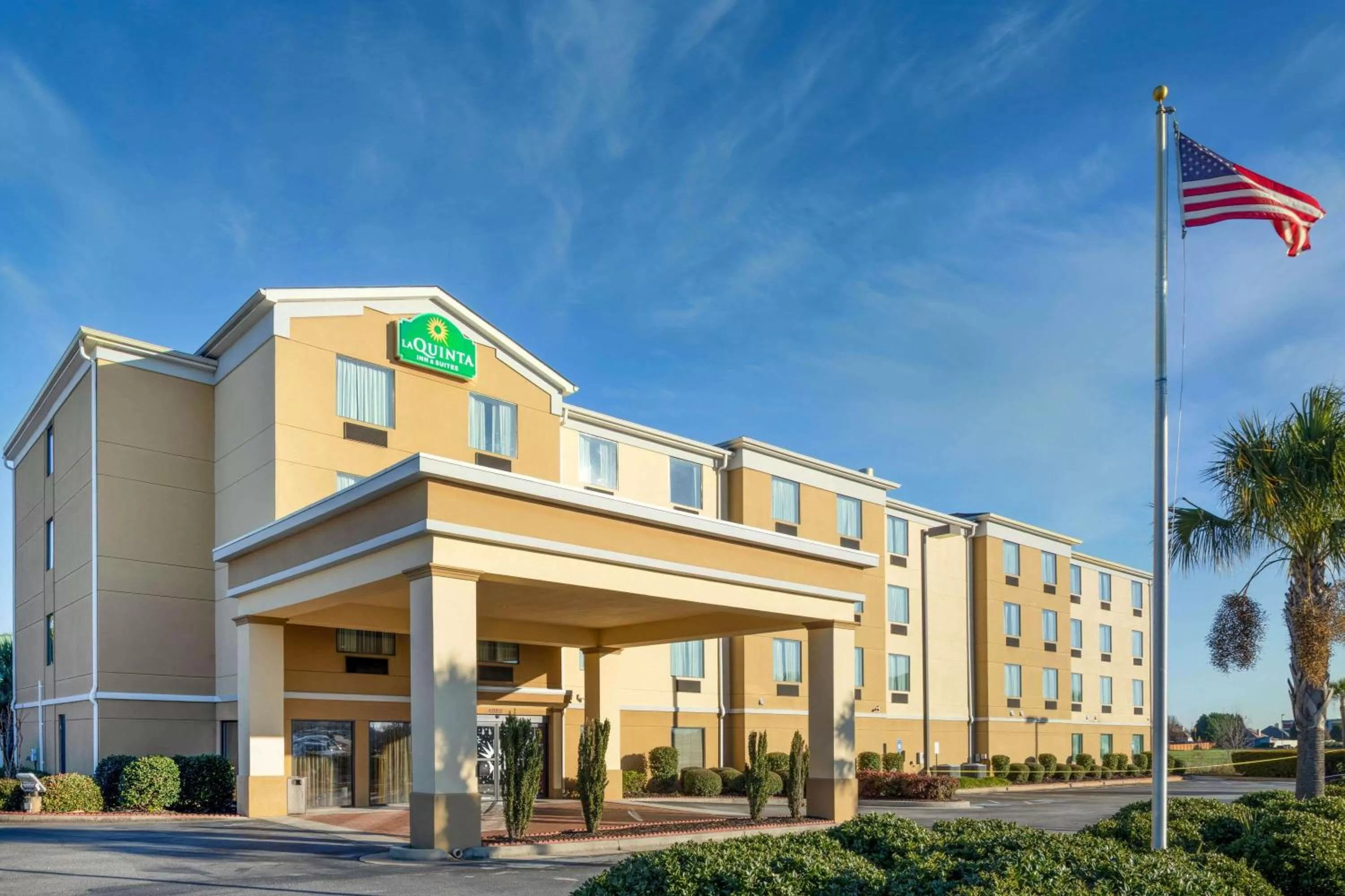 Property building in La Quinta by Wyndham Warner Robins - Robins AFB