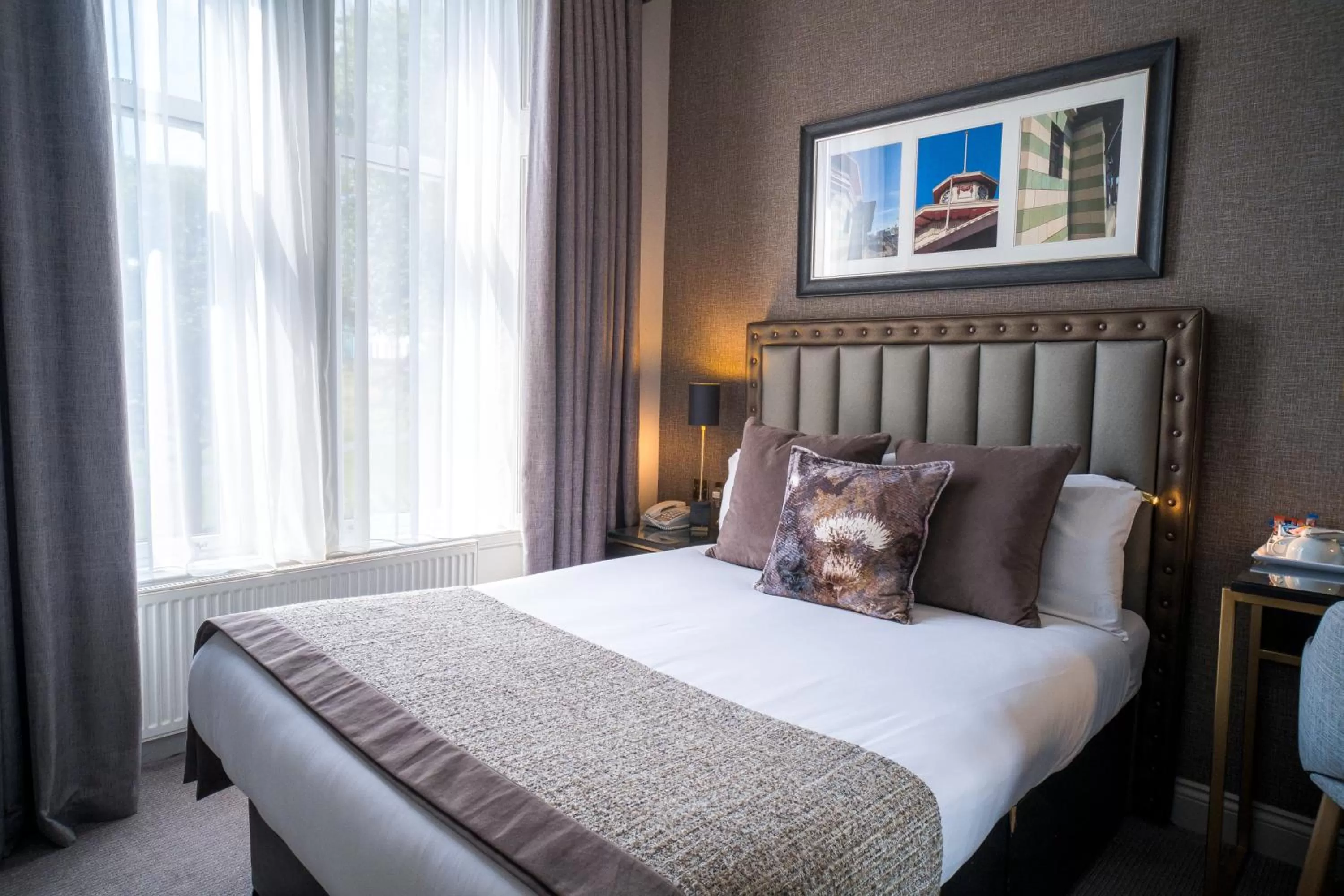 Budget Double Room in Number 10 Hotel