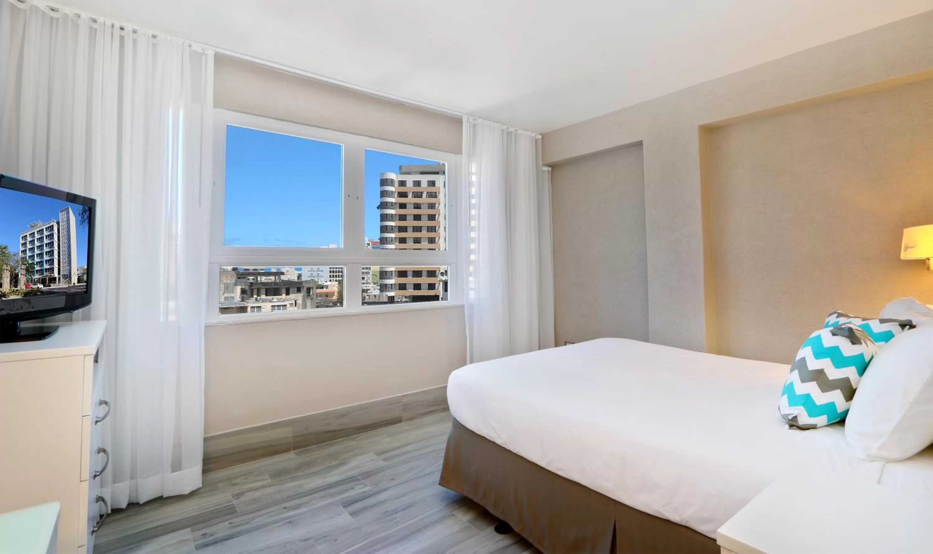 Comfort King  in The Wave Hotel Condado