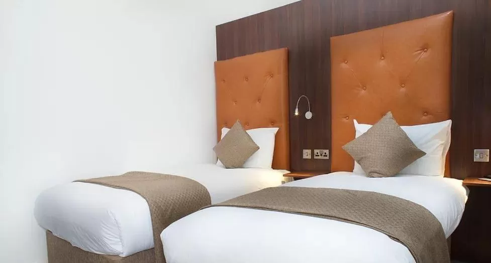 Standard Twin Room in Trivelles Rochester Hotel