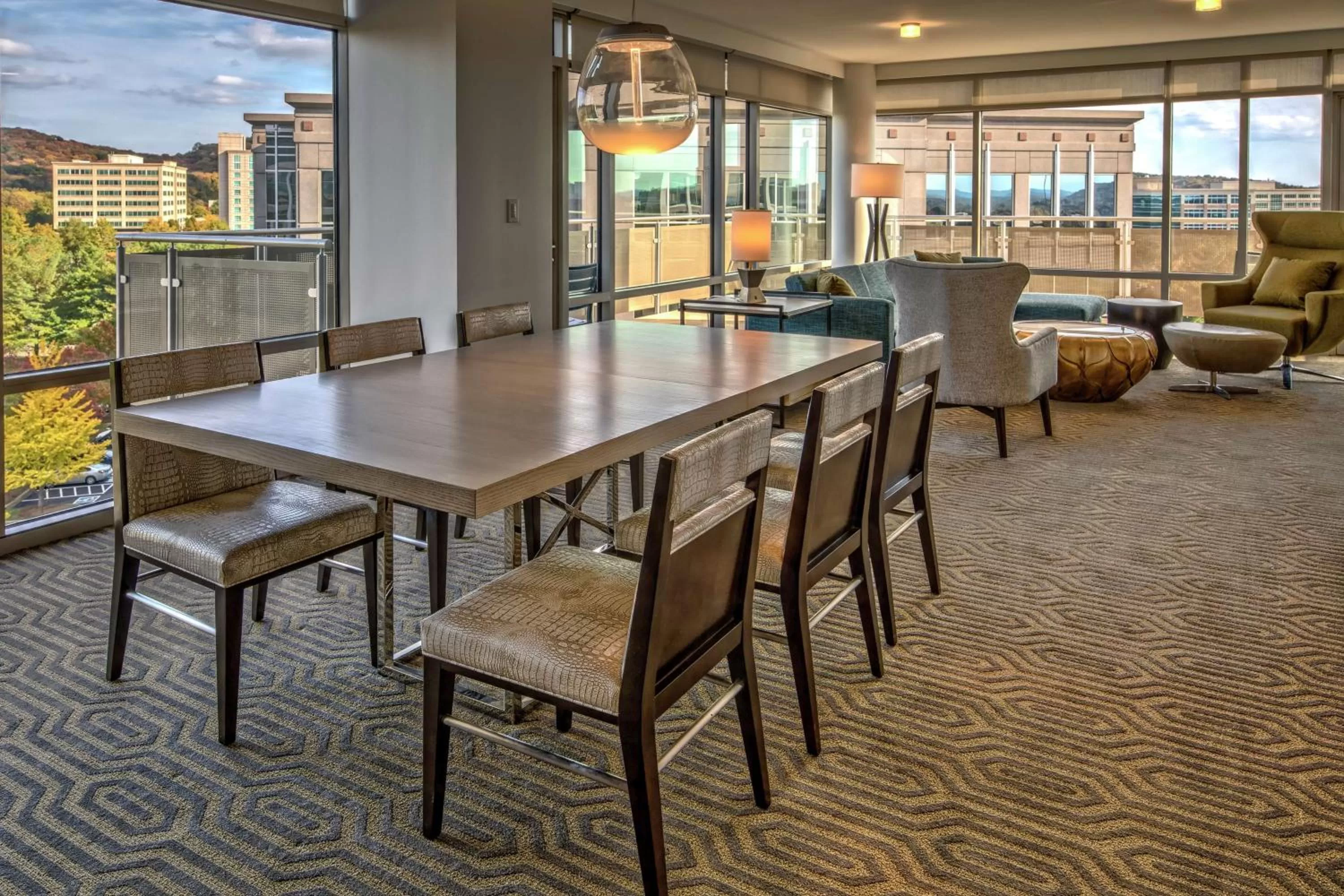 One-Bedroom King Suite in Hilton Franklin Cool Springs