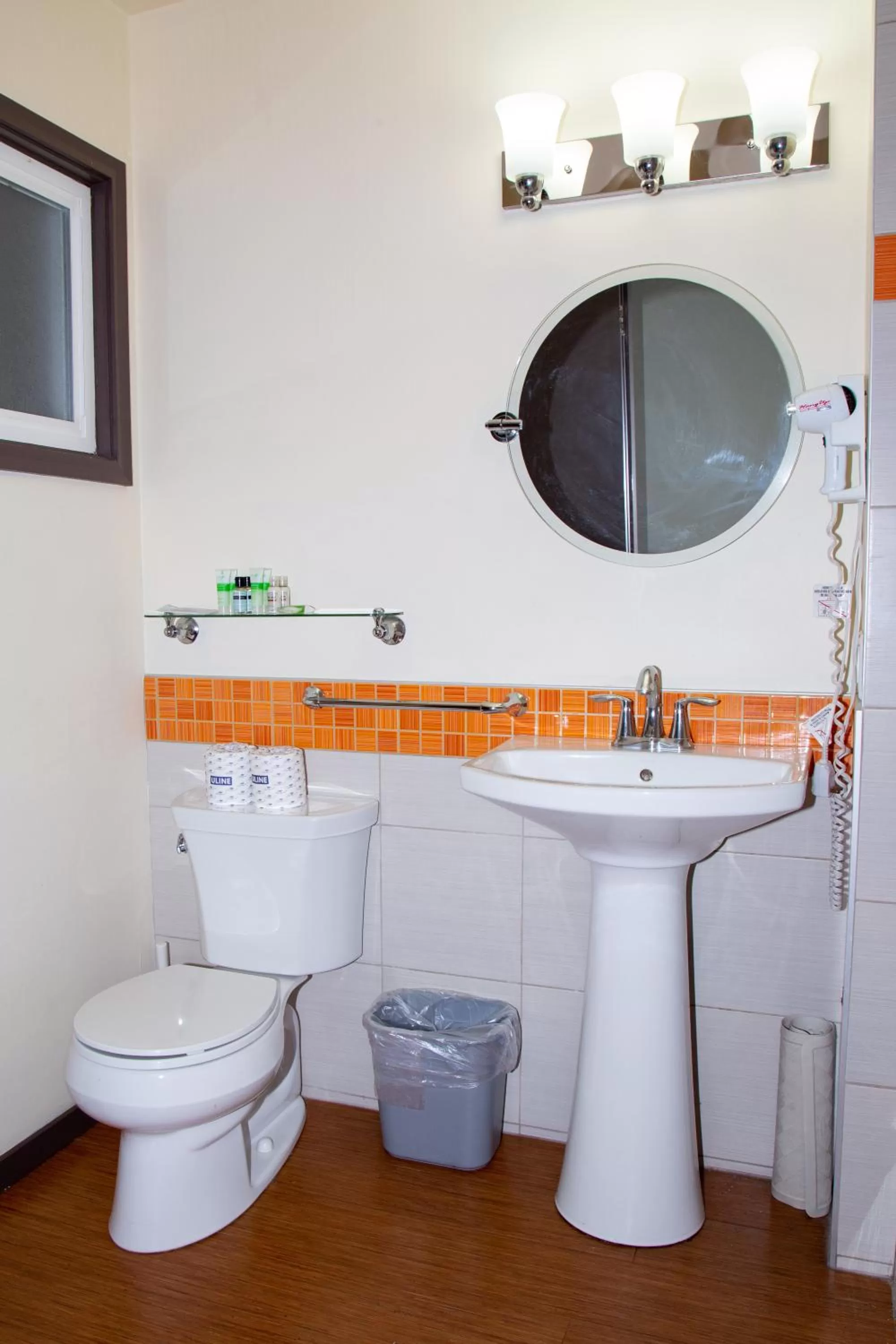 Deluxe Queen Room in Bowmont Motel