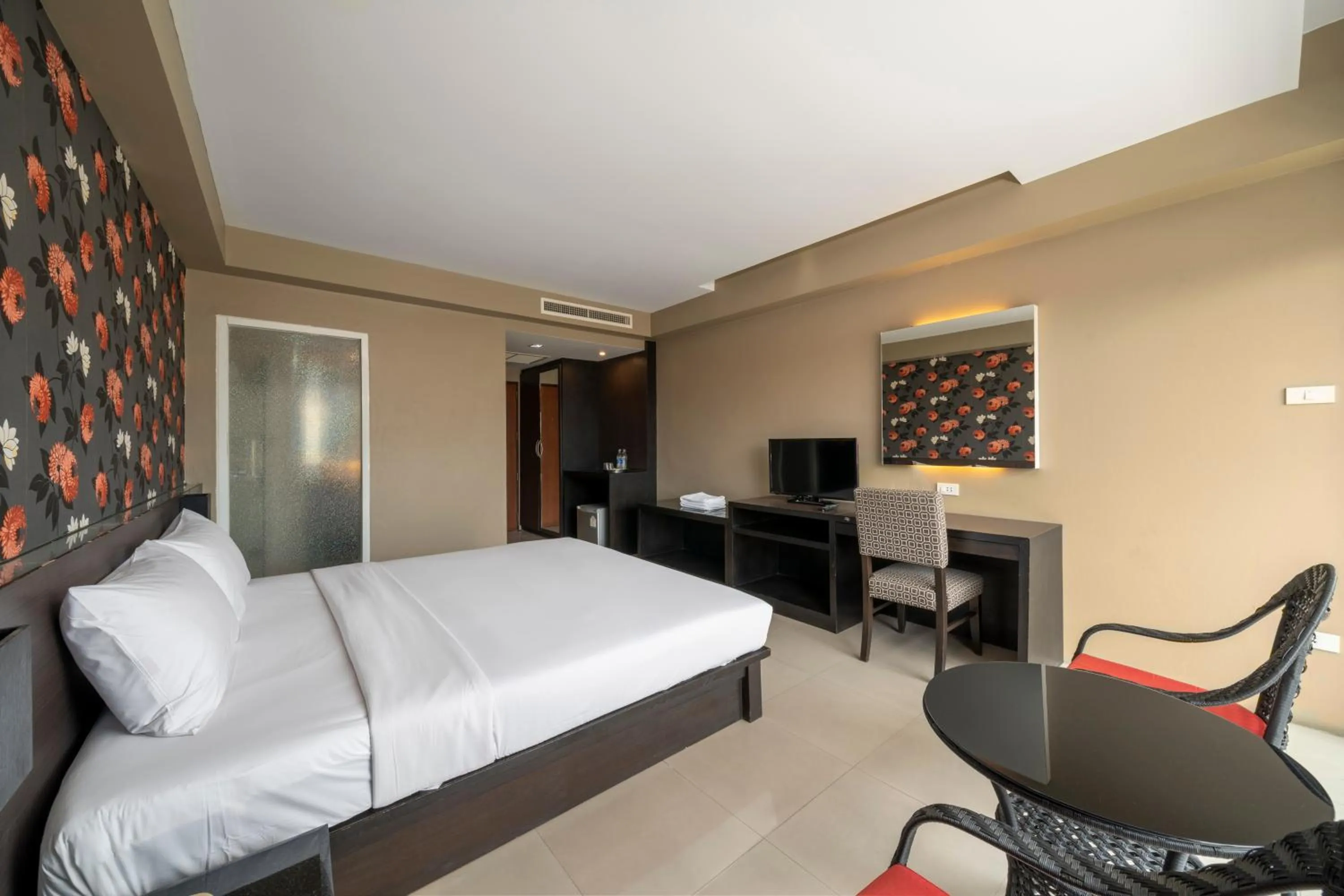 Superior Room with City View in Welcome Plaza Hotel Pattaya