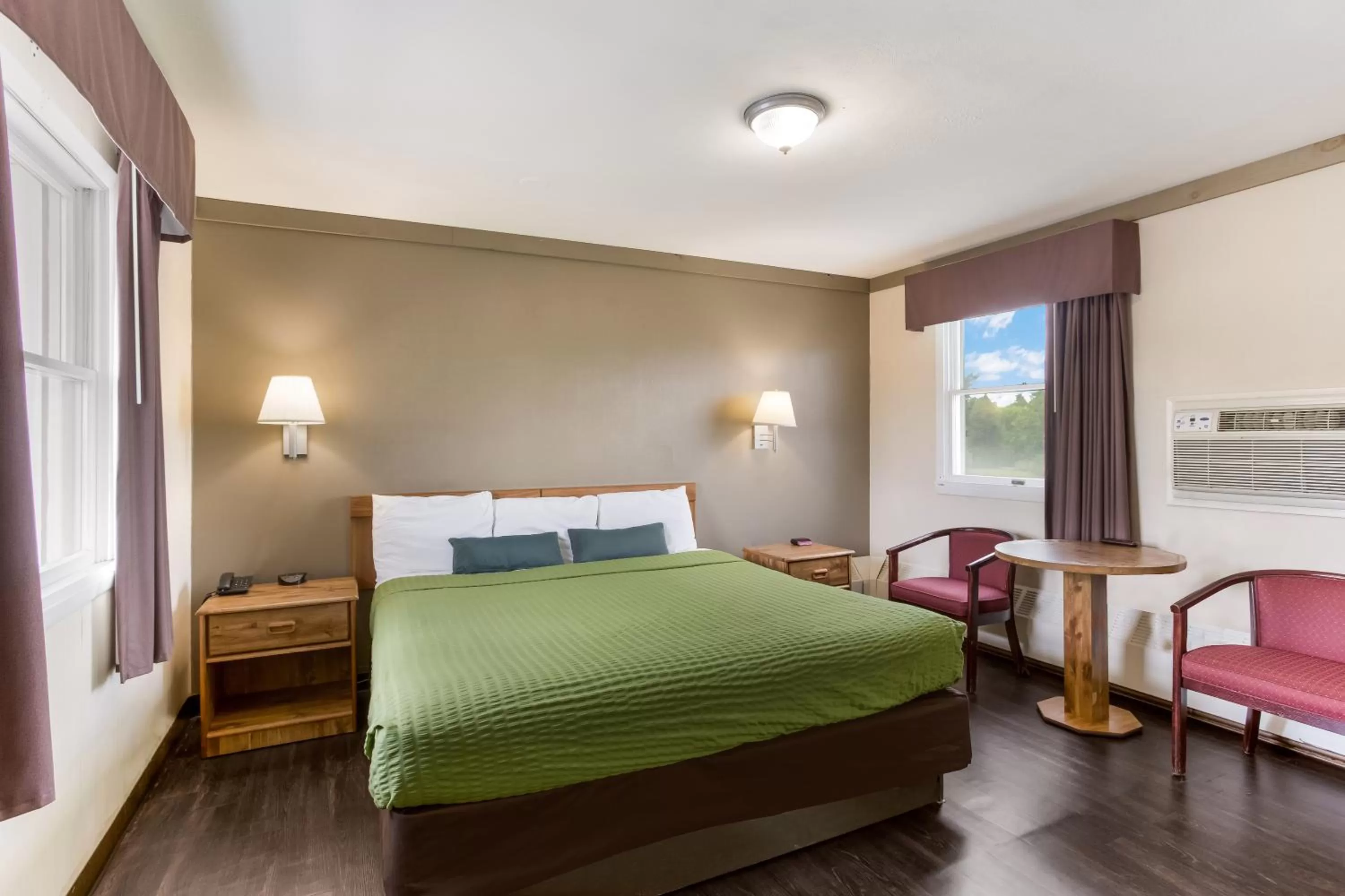 King Room - Non-Smoking in Malone Inn