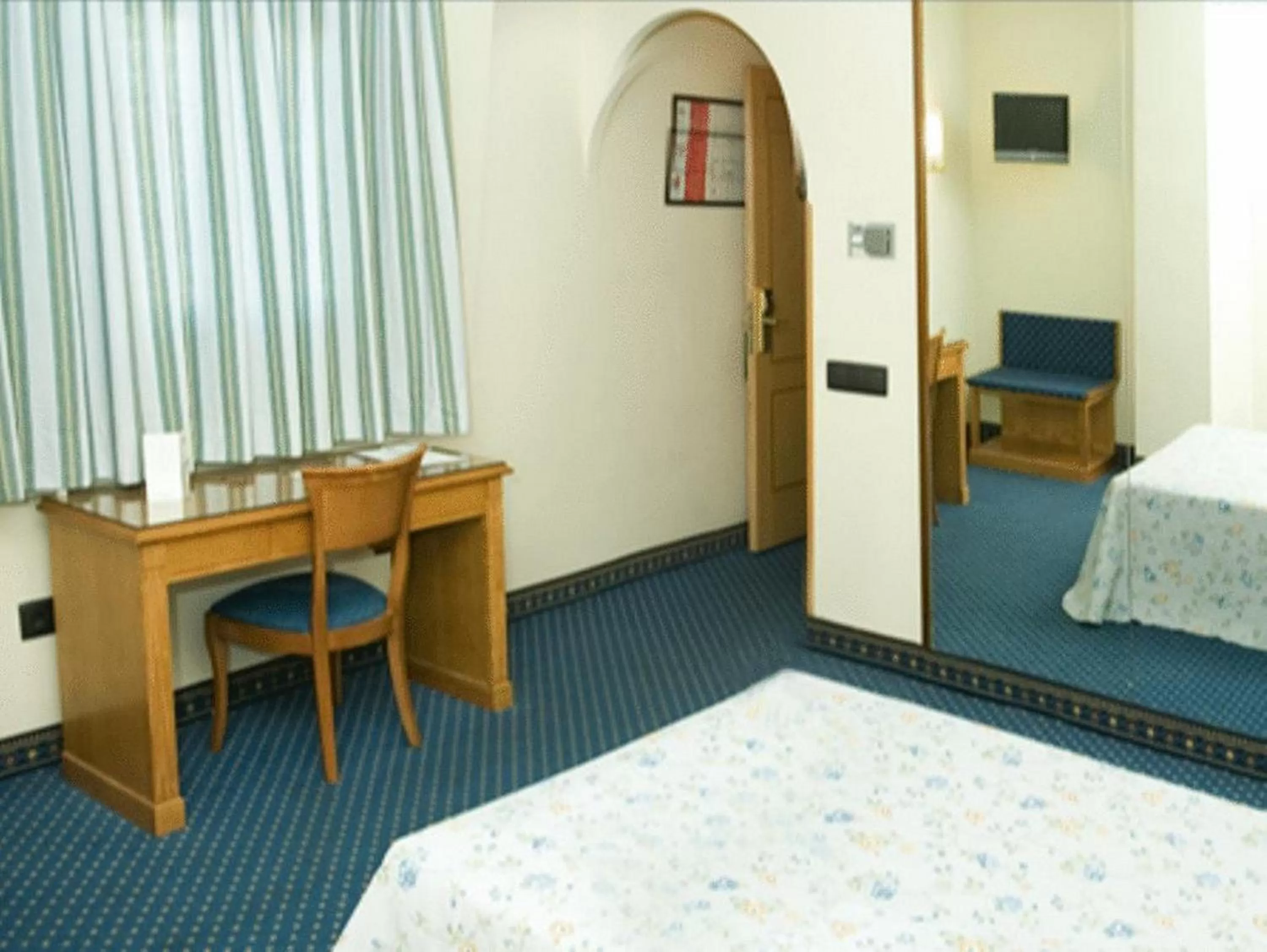 Double or Twin Room in Hotel Ébora by Vivere Stays