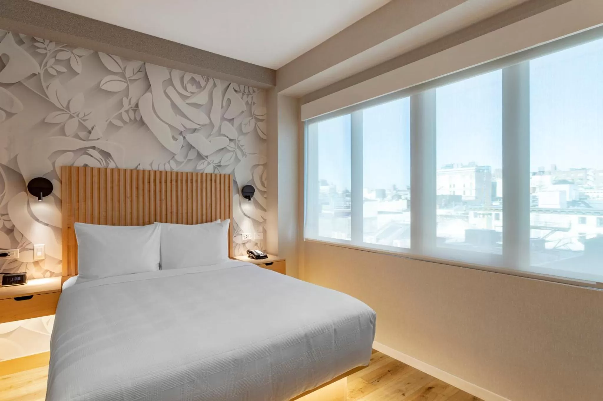 Queen Room with Mobility Accessible Roll-In Shower in Best Western Plus Soho Hotel