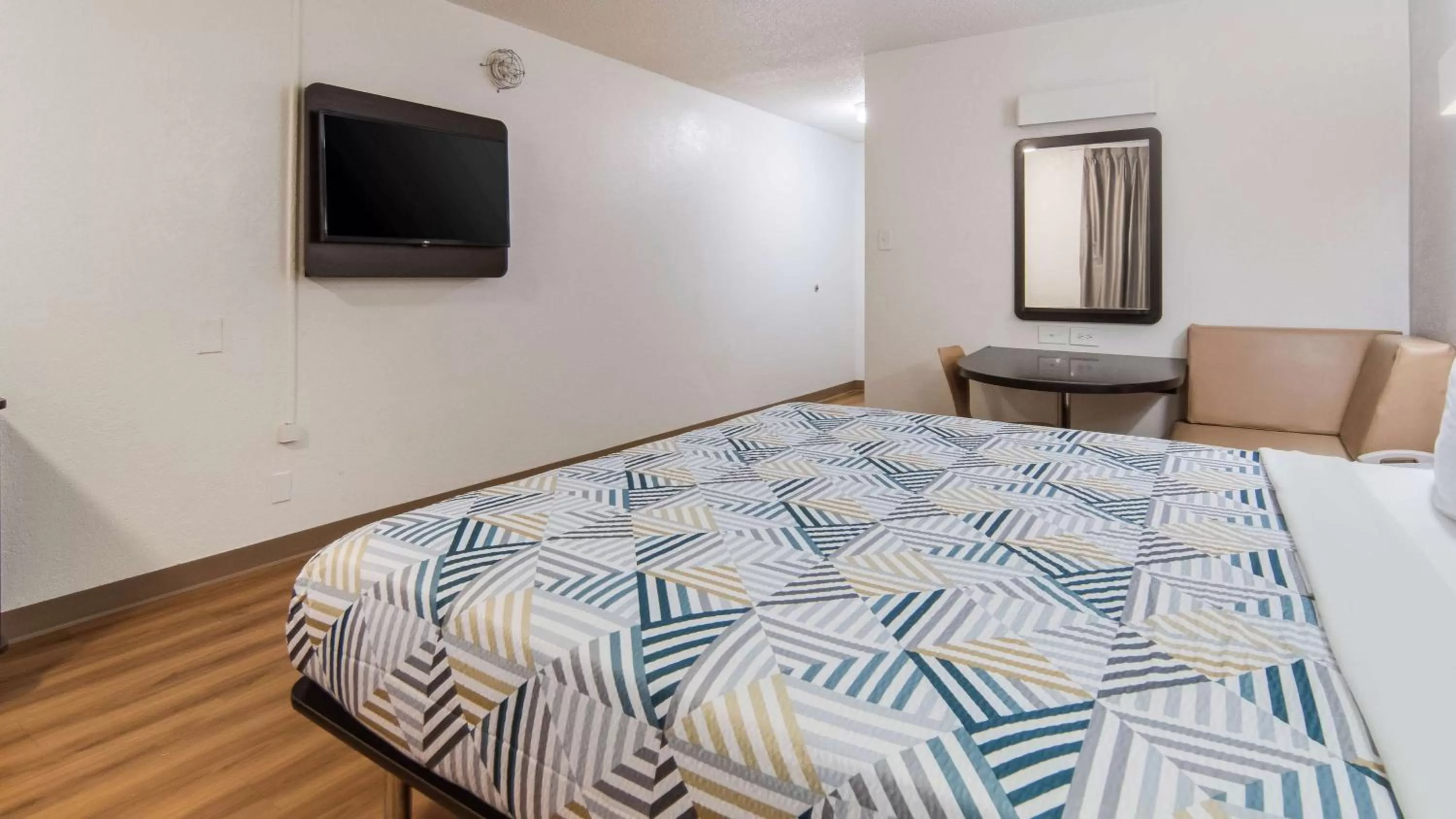 Suite - single occupancy - Non-Smoking in Motel 6-Addison, TX - Dallas