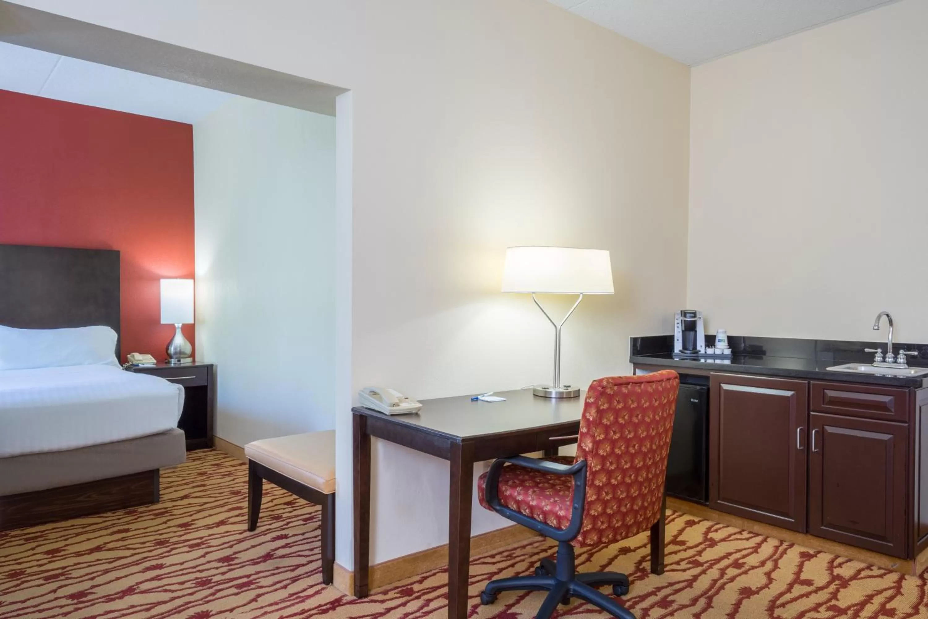 King Suite in Holiday Inn Express Hanover by IHG