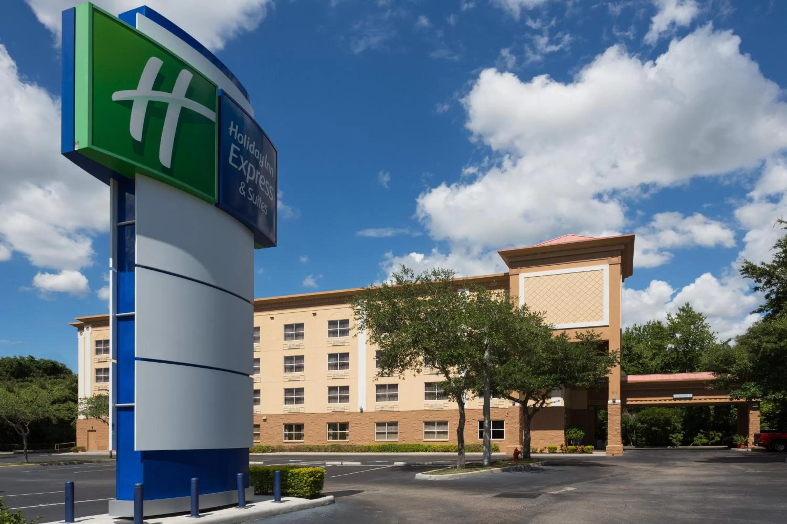 Holiday Inn Express & Suites Plant City by IHG