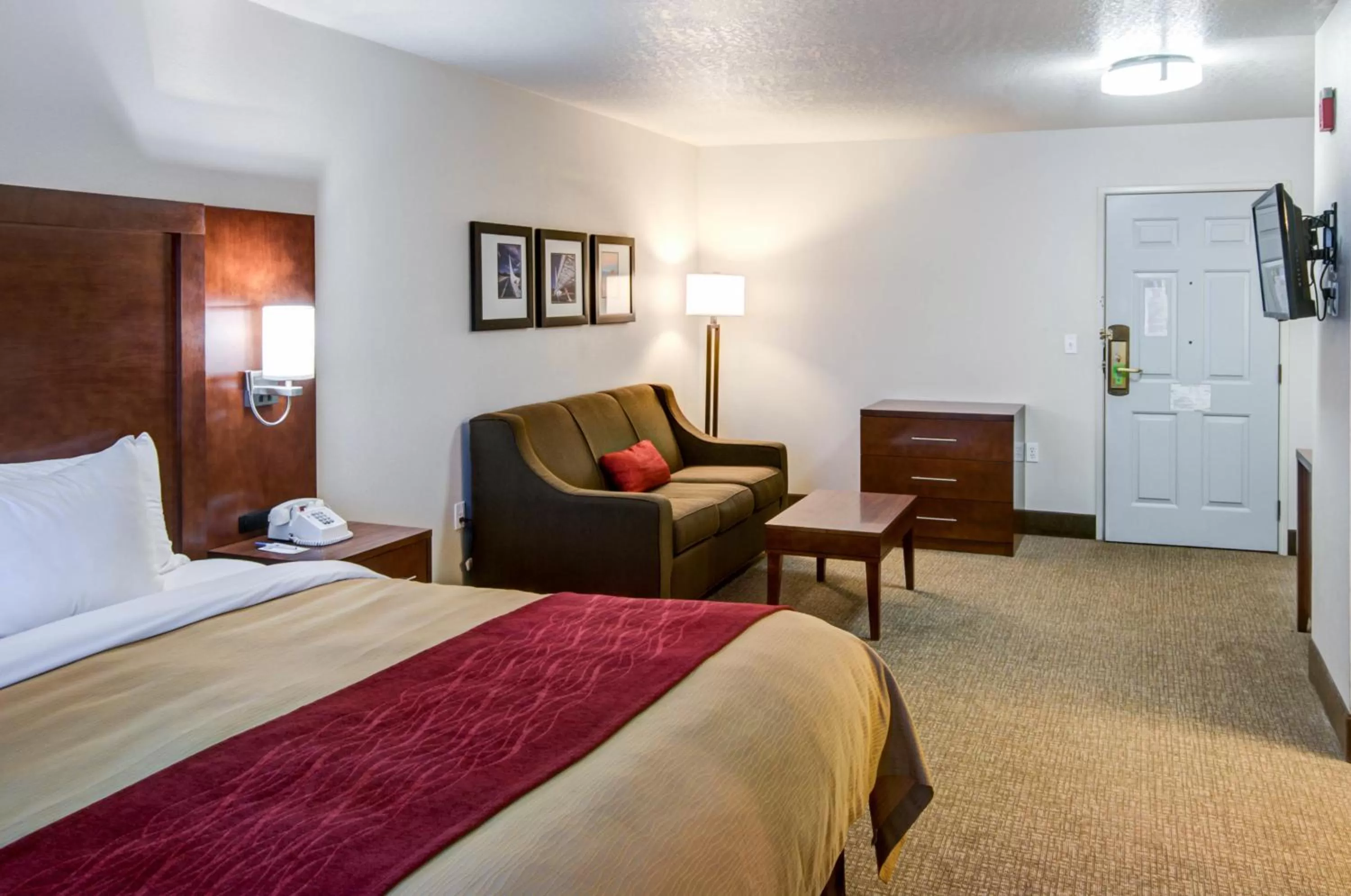 King Room with Sofa Bed  - Non-Smoking in Comfort Inn Redding Near I-5