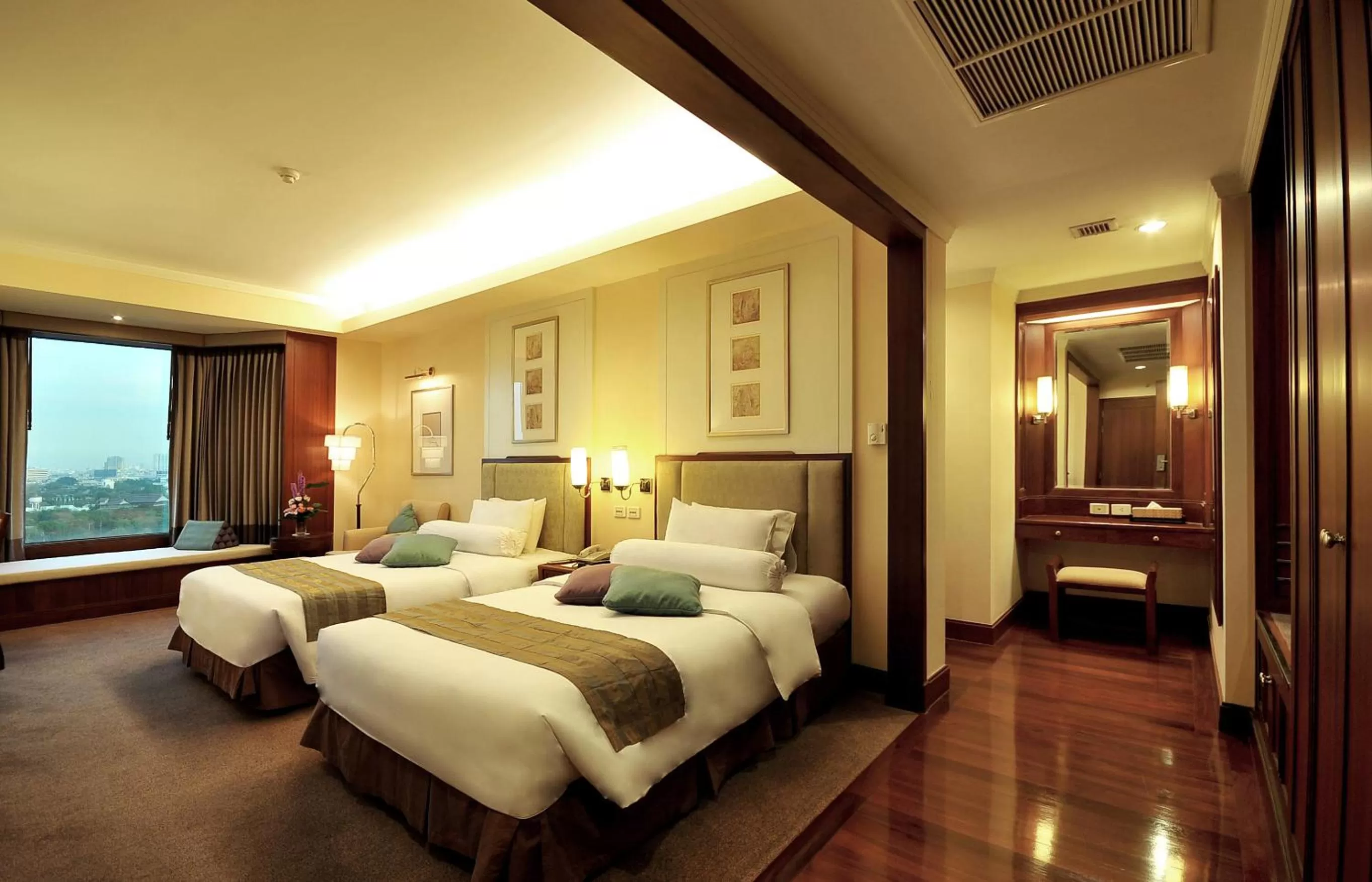 Executive Deluxe Double or Twin Room in Rama Gardens Hotel Bangkok